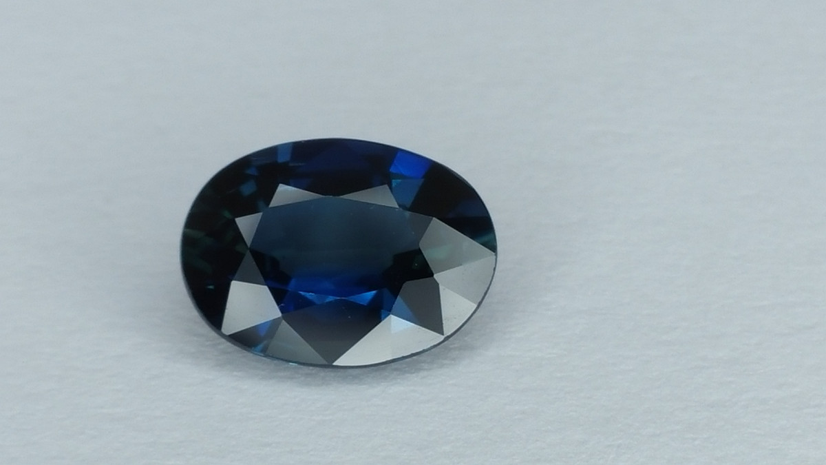 Sapphire Remarkable GIA Certified 1.38ct 8x6mm Oval