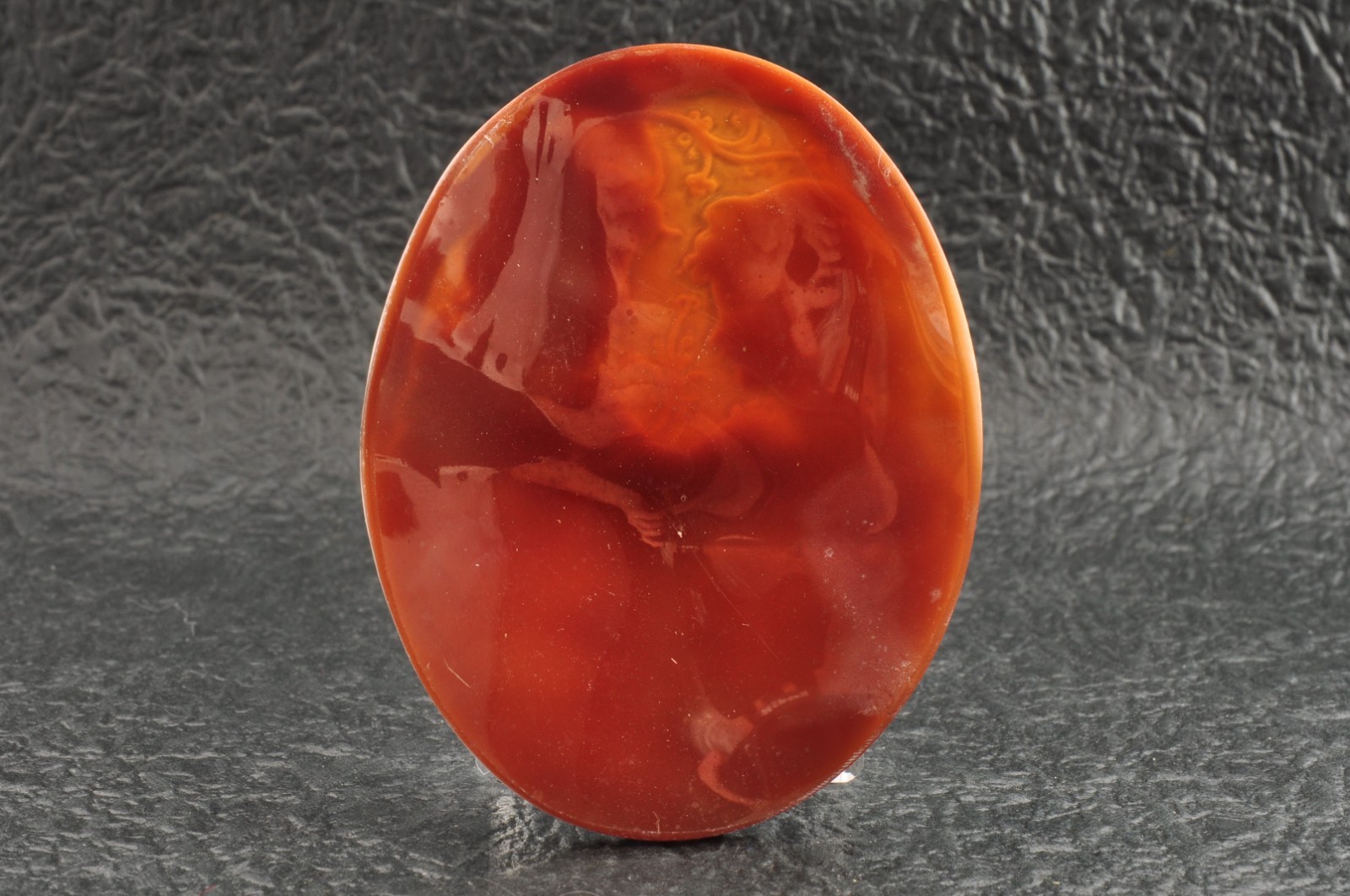 Vintage oval shape shell cameo “Brothers and Sisters” (115.0ct), sign by artist.