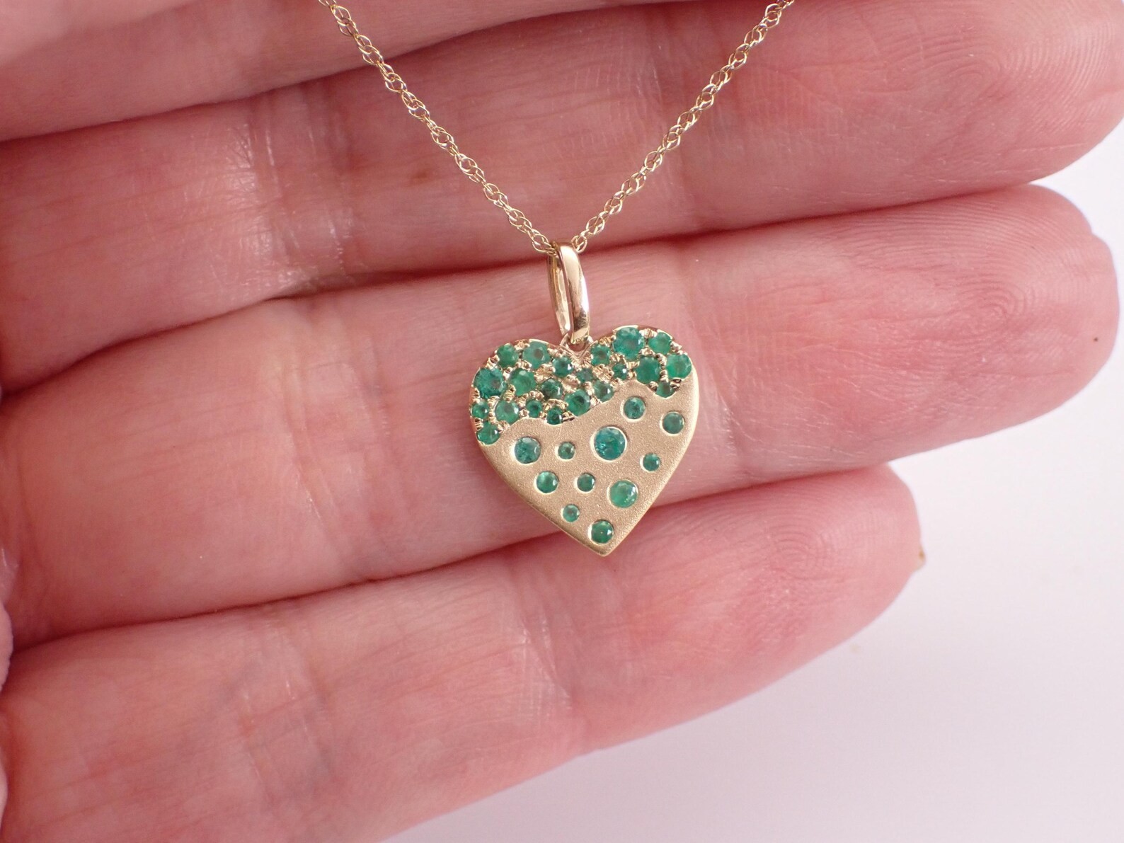 0.60Ct Round Cut Lab Created Green Emerald Heart Pendent 14k Yellow Gold Plated.