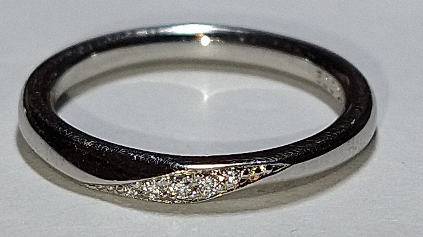 Solid platinum 0.02 natural diamond ring 3.82 grams – sz 4.25 pt950