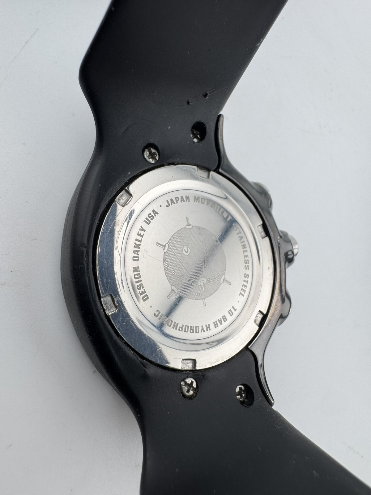 OAKLEY DETONATOR WATCH BLACK ION PLATED W/ RED CHROME DIAL RUBBER STRAP 10-148