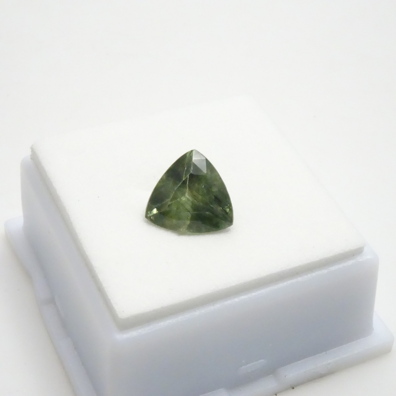Rutilated Peridot – 3.40ct Trillion 10×9.7mm – Peridot w/ Black Rutile Gemstone