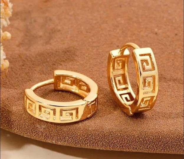NEW VERY SMALL HUGGIE GREEK KEY ROUND HOOP EARRINGS 18k YELLOW GOLD PLATED .51″