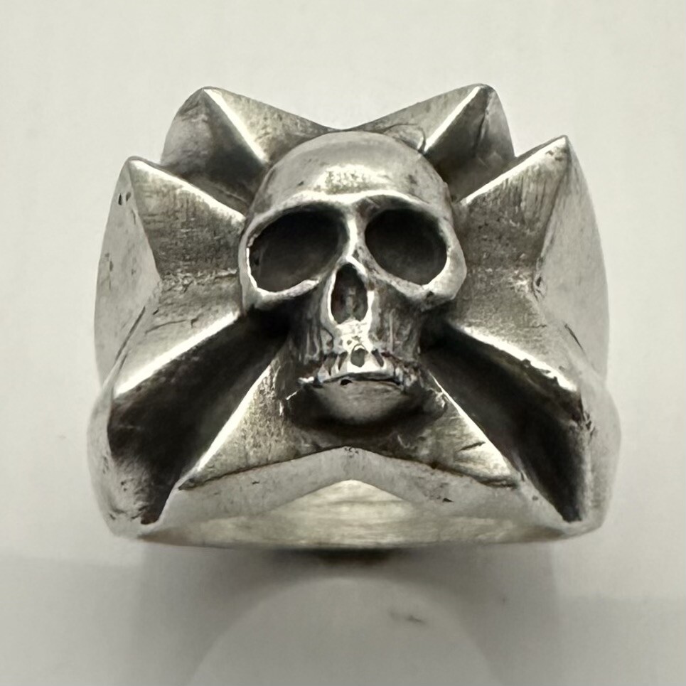 MJG STERLING SILVER.MALTESE CROSS SKULL RING. 21MM SQ. 38 GR. WARHAMMER Sz. 10