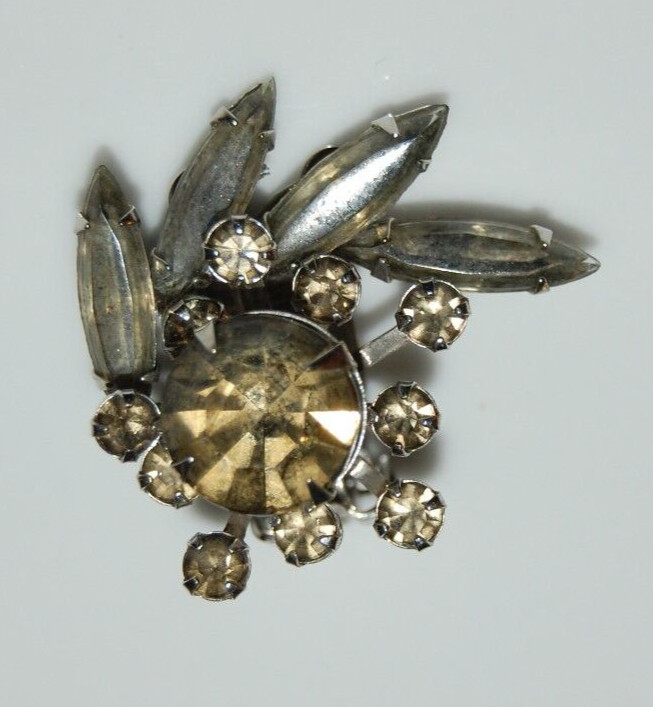 ELEGANT VTG MCM COUTURE GRAY SMOKE CRYSTALS OVAL FAN FLOWER SPRAY CLIP EARRINGS