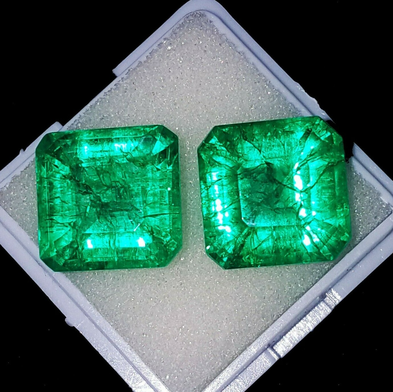 Loose Gemstone Natural Emerald Square Shape Between 18 Ct Pair Certified PE02