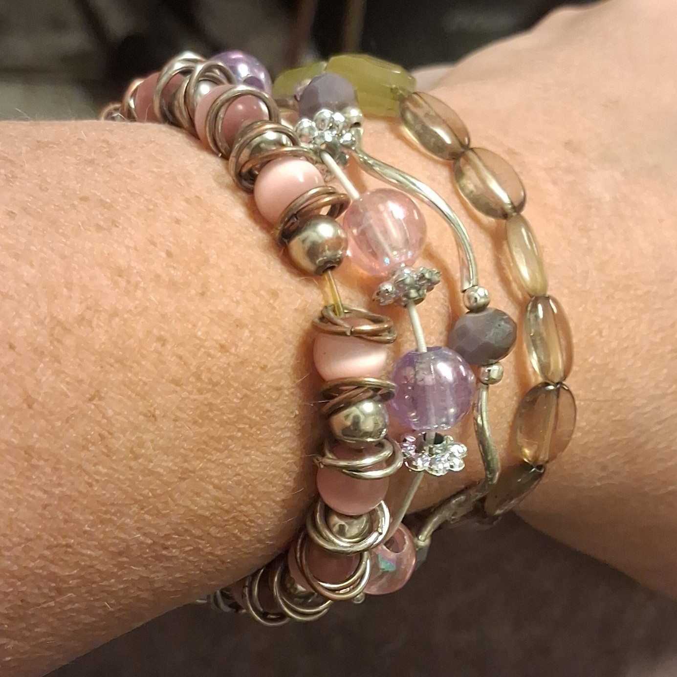 Women’s Mixed Lot 4 Beaded Stretch Bracelets Glass/Metal Silver Pink Purple