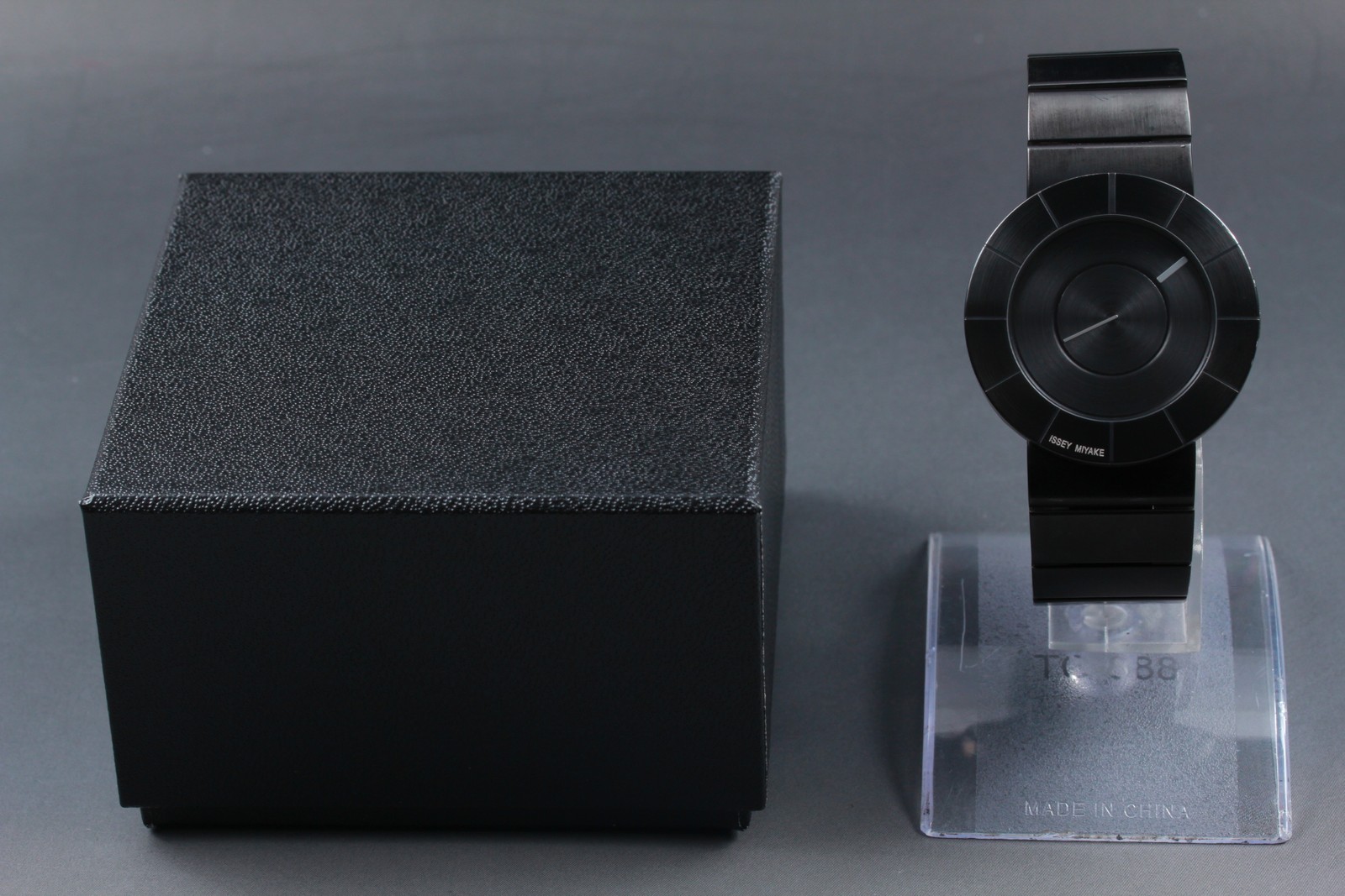 [Near MINT] ISSEY MIYAKE Tokujin Yoshioka designed Black Quartz Men’s Watch