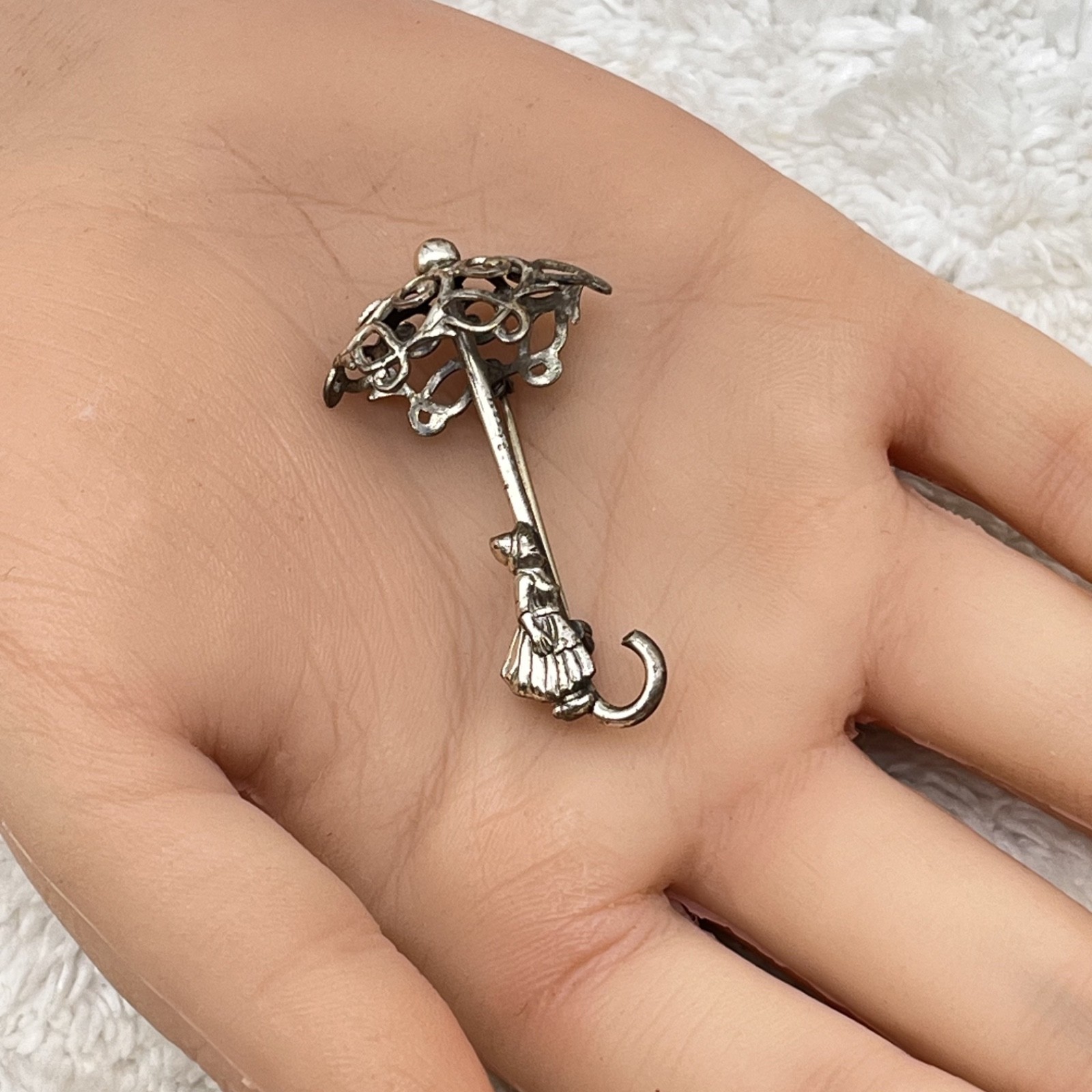 Vintage Beau Sterling Brooch Silver Tone Filigree Umbrella Parasol 3D 5 Grams 2″