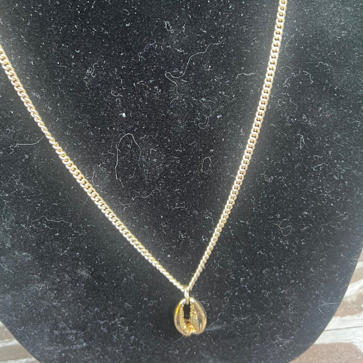 Vintage Gold Tone Cowrie Shell Pendant Curb Chain Necklace Beachy Coastal Boho
