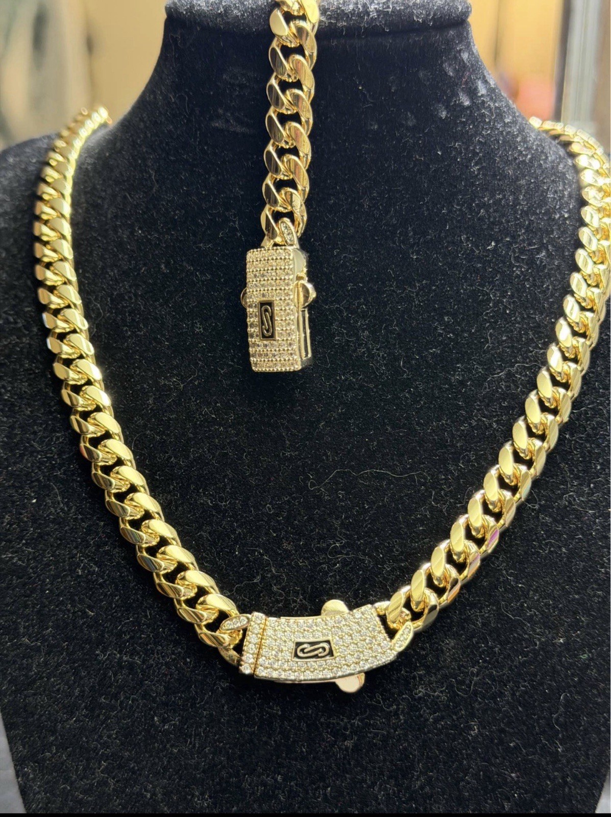 Gold Tone Cuban Link Chain Necklace Push Lock Closure Fashion Jewelry Accessory