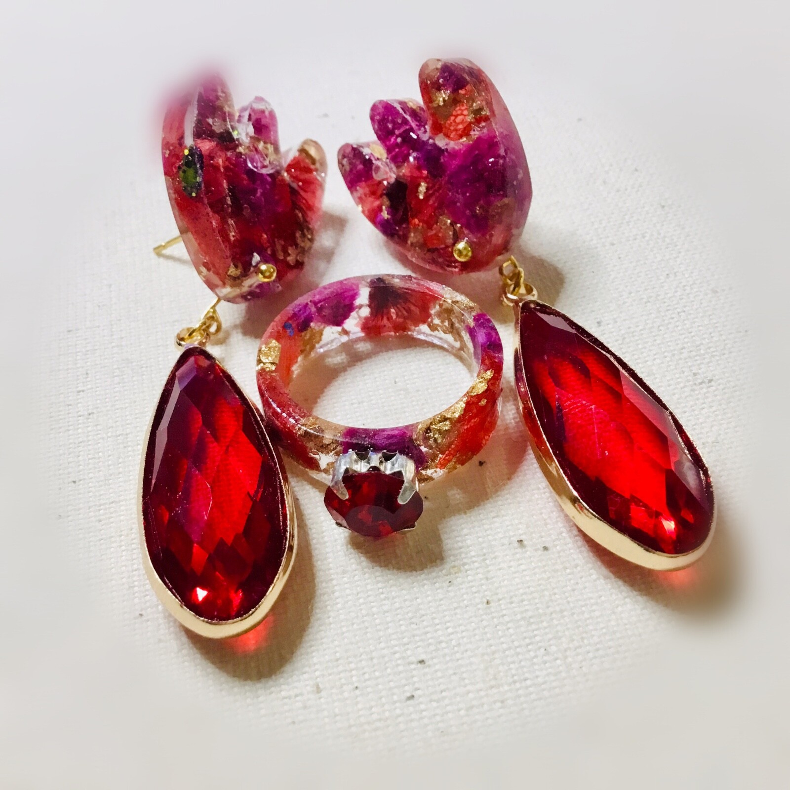 Crimson Garden Jewelry Set – Real Red Hortensias Ring & Drop Earrings in Resin