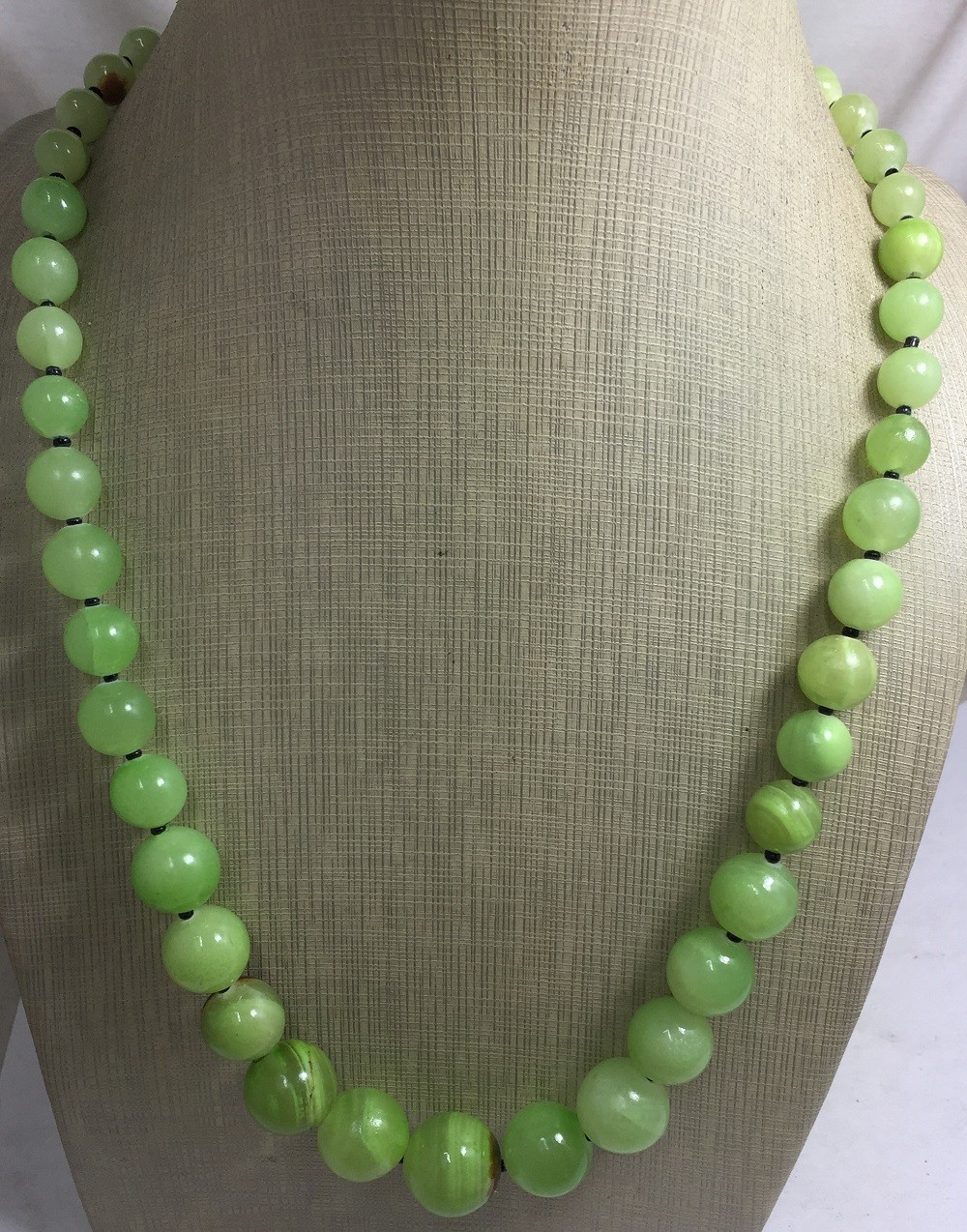 30″ gradual light green nephrite necklace/10mm to 18mm diameter/(y351a-w3.5)