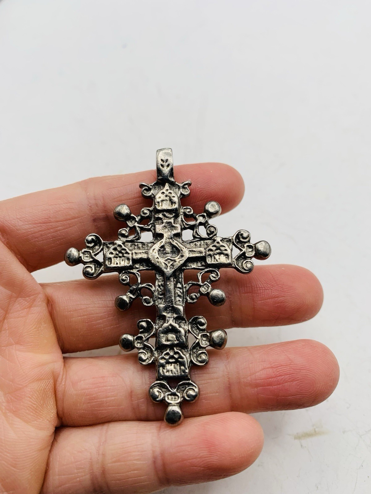 Vintage 1992 Metropolitan Museum of Art Silver Tone Byzantine Cross Cleo Pendant