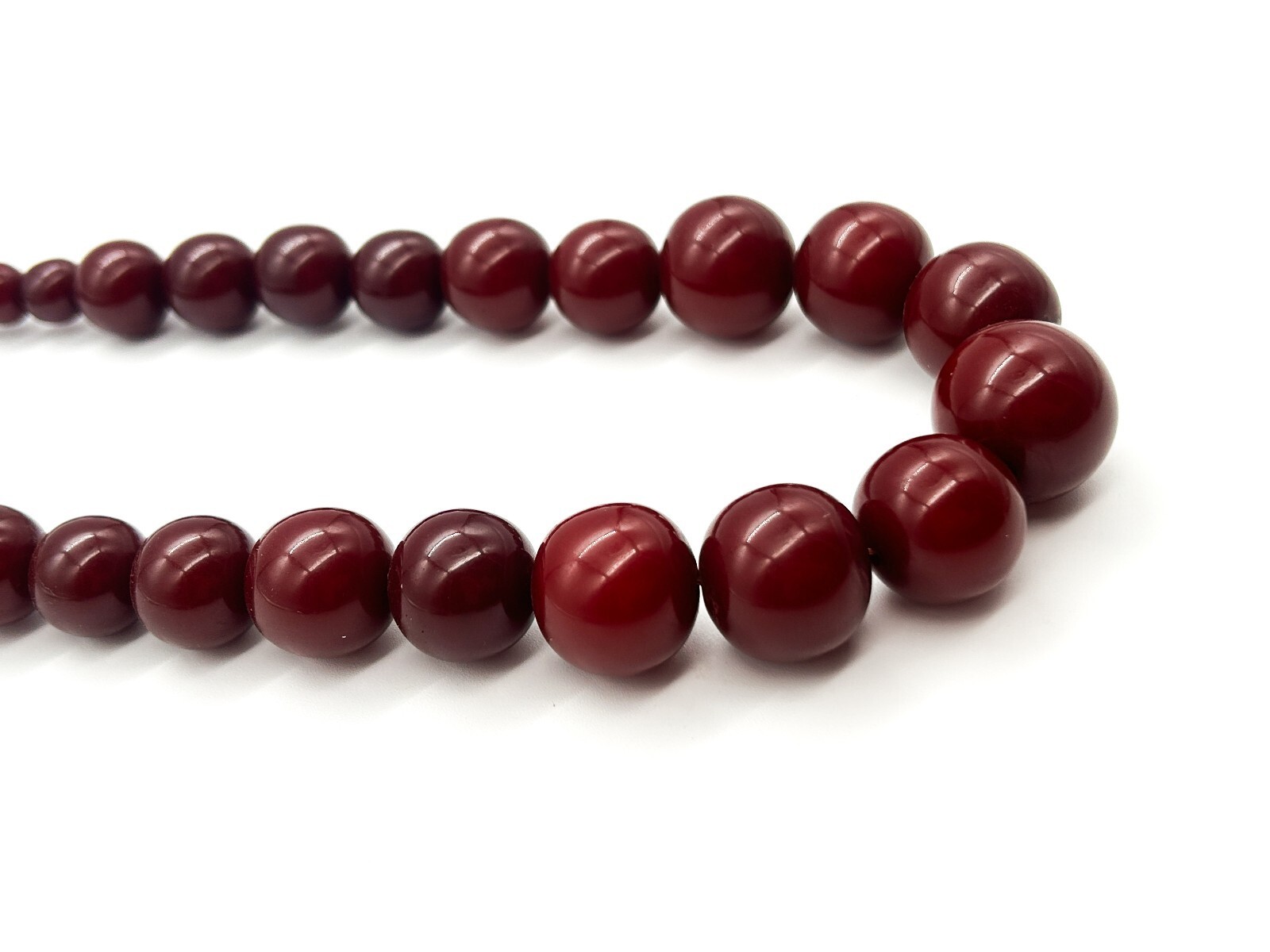Vintage Graduated Burgundy Red Plastic Bead Necklace Hidden Screw Barrel Clasp