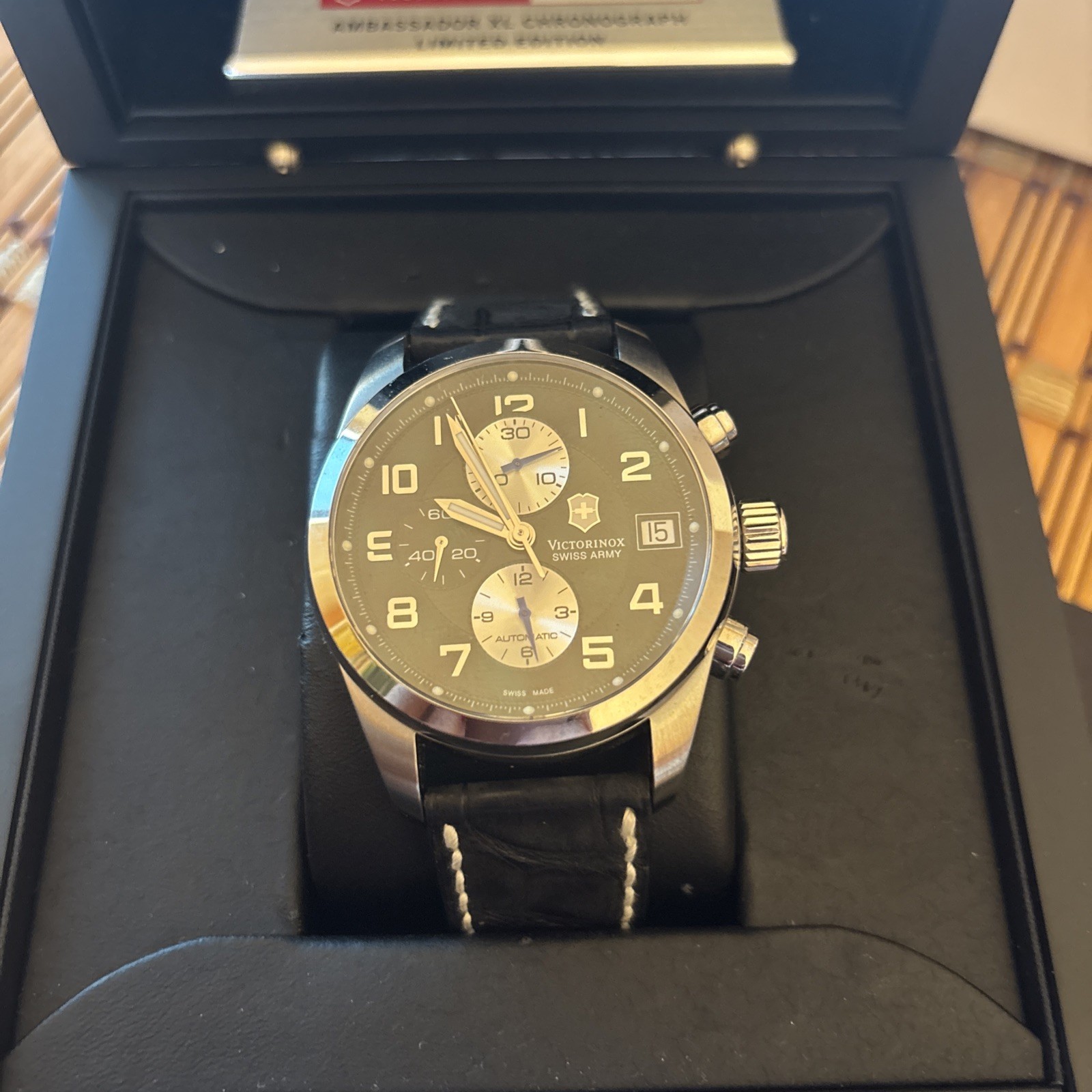 VICTORINOX SWISS ARMY AUTOMATIC MEN WATCH 241129 RARE LIMITED EDITION TIMEPIECE