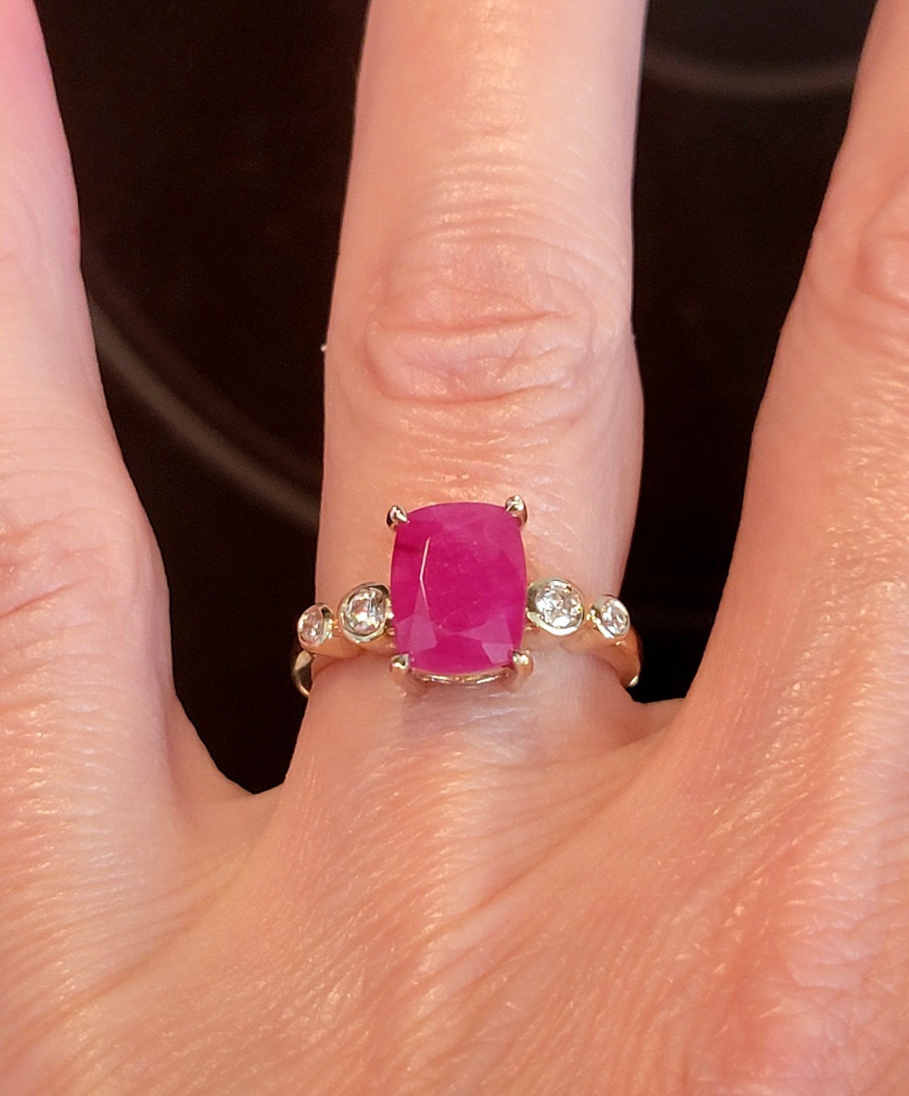 10K Yellow Gold 2.25 ctw Natural (heated only) Ruby 0.17 Diamond Ring Size 6 NEW