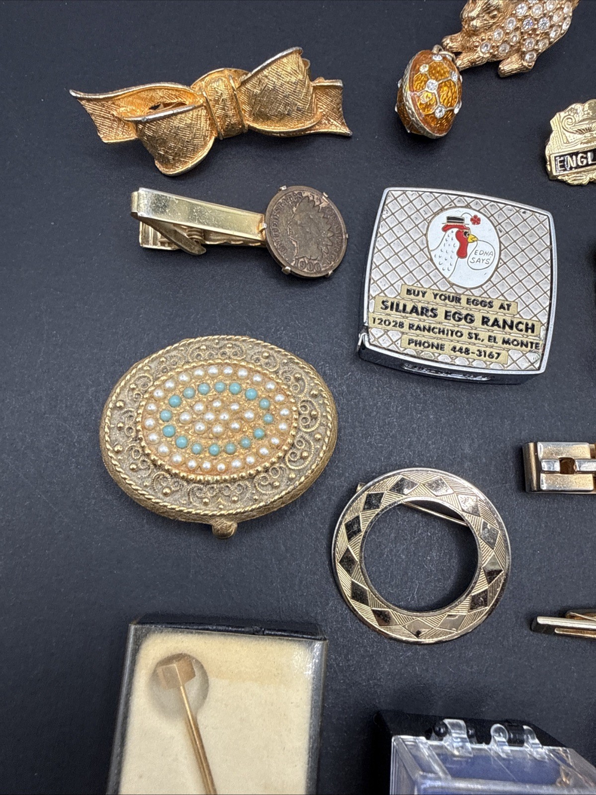 Lot Of Vintage Jewelry Accessories And Other Fun Things Mostly Gold Tone J4