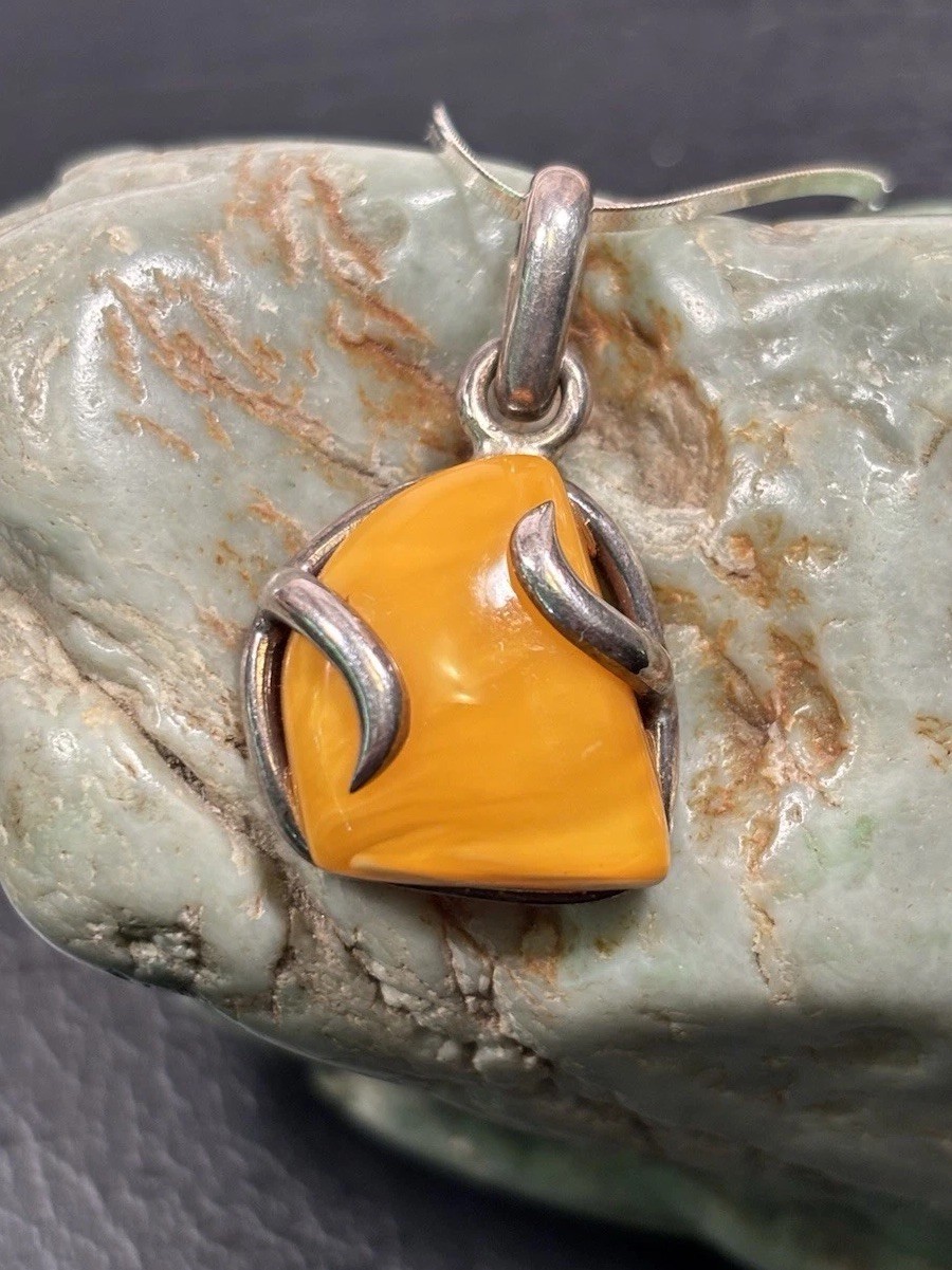 Vintage 925 Sterling Butterscotch Egg Yolk Amber Pendant 17” Silver Necklace 9g