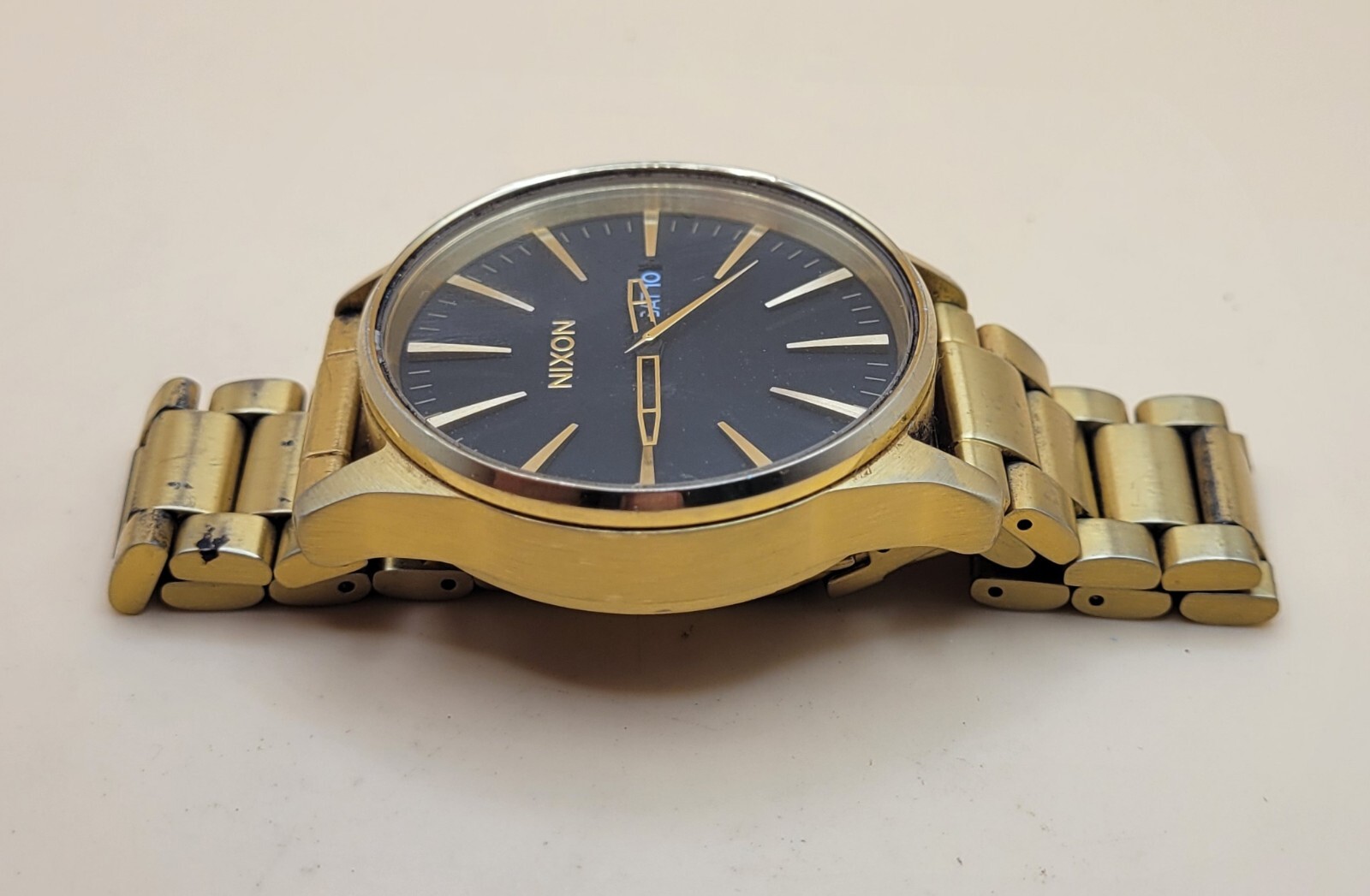 Nixon Mens’ Gold Tone Wrist Watch “Never Be Late” SS Sentry *WORKING* 100M ⌚️