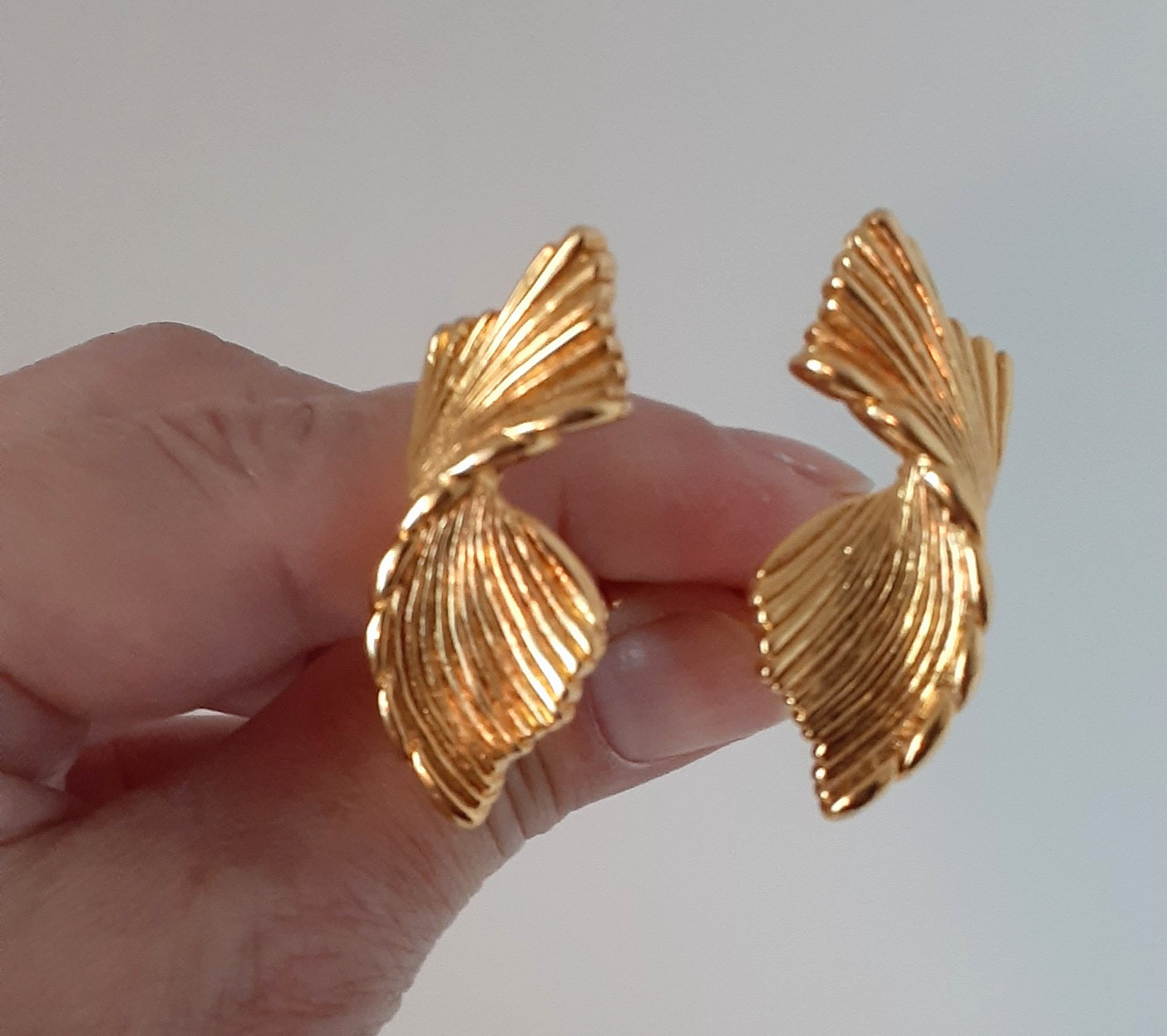 VTG MONET EARRINGS (3 PAIRS/GOLD/CLIPS) Cordelia, Ribbed Twist Bow & Geo Dangles
