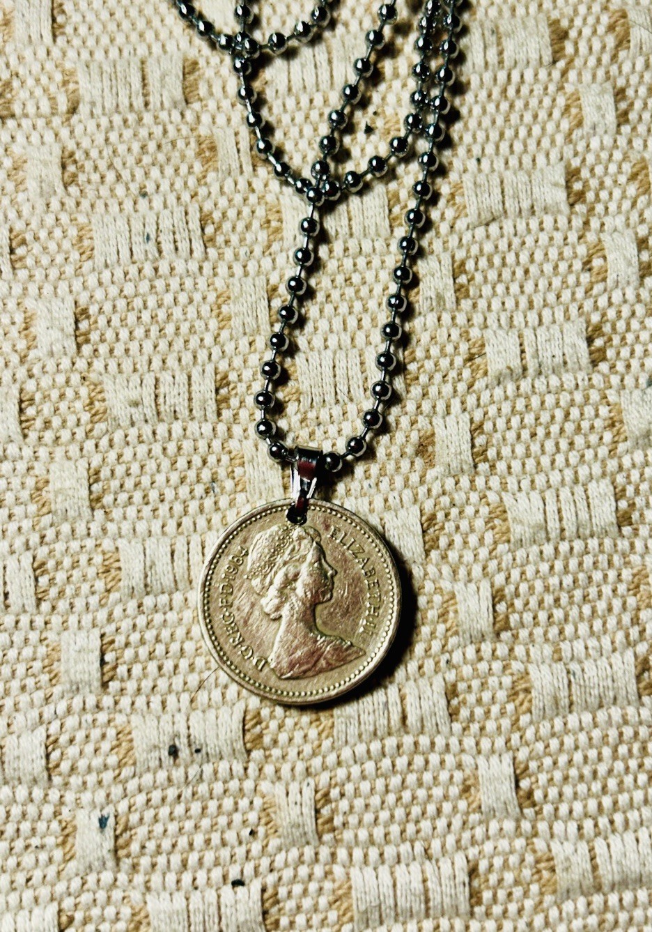 United Kingdom Coin Necklace One Pound UK Pendant Vintage With 20” Ball Chain