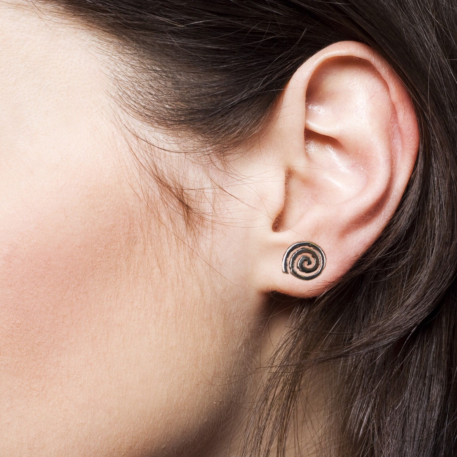 FashionJunkie4Life Sterling Silver Tornado Swirl Stud Earrings | 0.5 inch Spiral