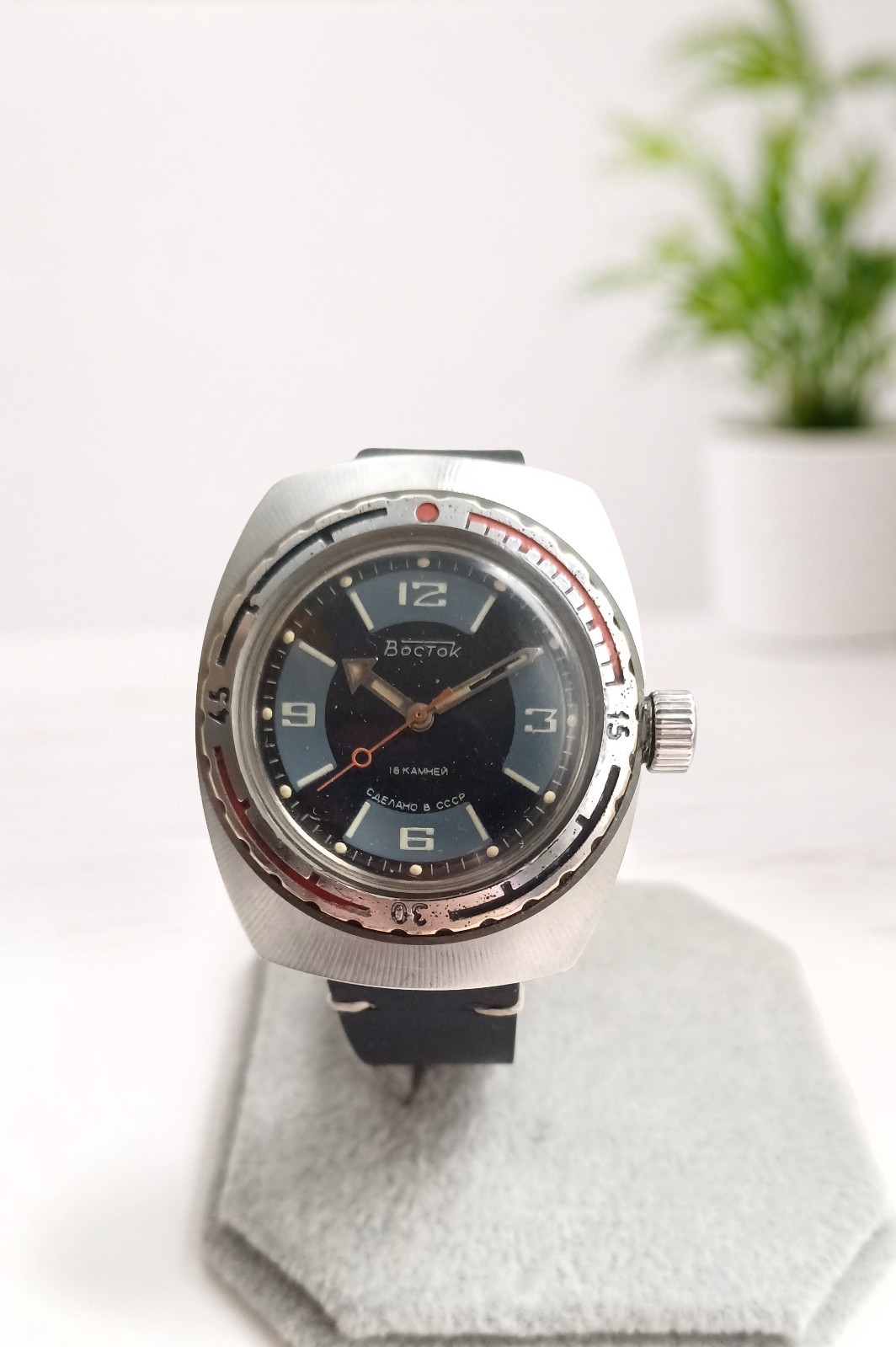 Soviet Vintage Vostok Amphibia Watch – 200m Diver – Mechanical Watch USSR