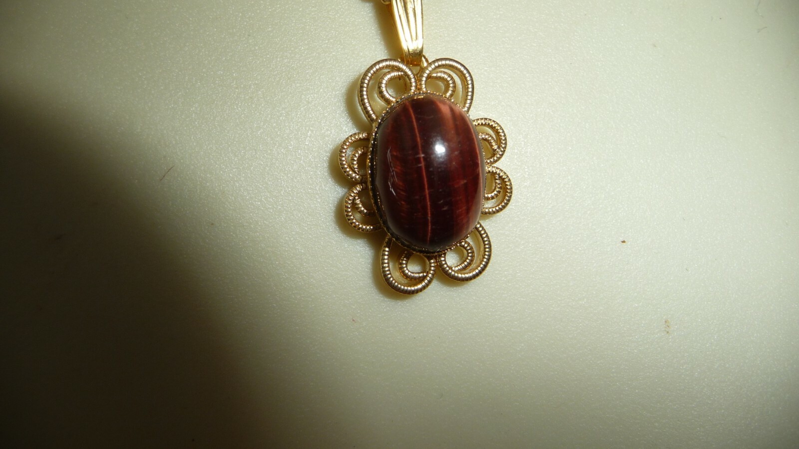 #216 vtg Costume NECKLACE 9″ L w 1″ L x 3/4″ W GOLD TONE Framed BROWN PENDANT