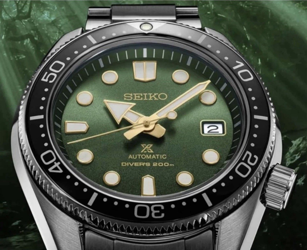 Seiko Prospex SPB105J1 MM200 Automatic 200m Divers Watch. Dark green sunset