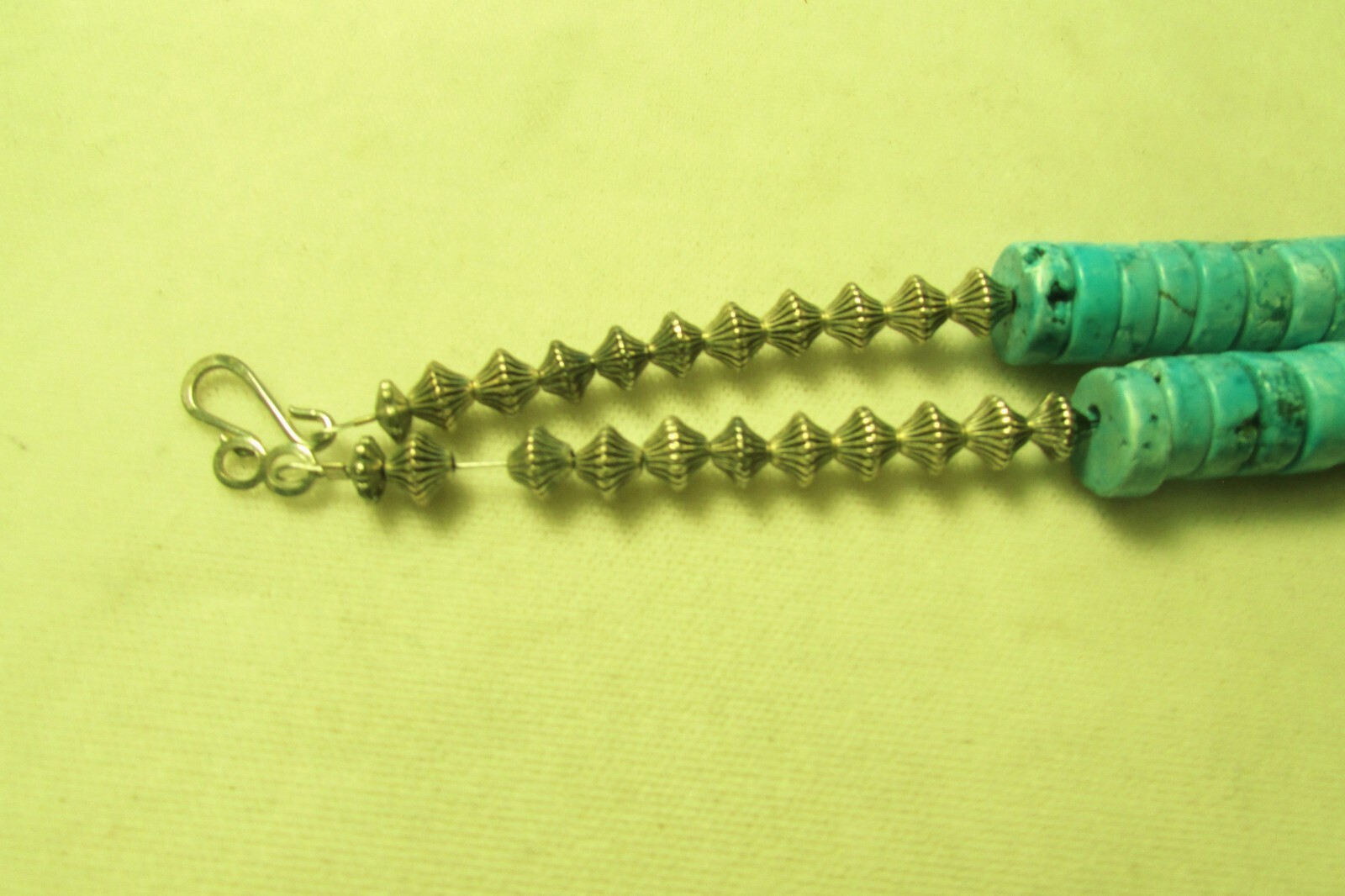VINTAGE SOUTHWEST N A TURQUOISE HEISHI NECKLACE
