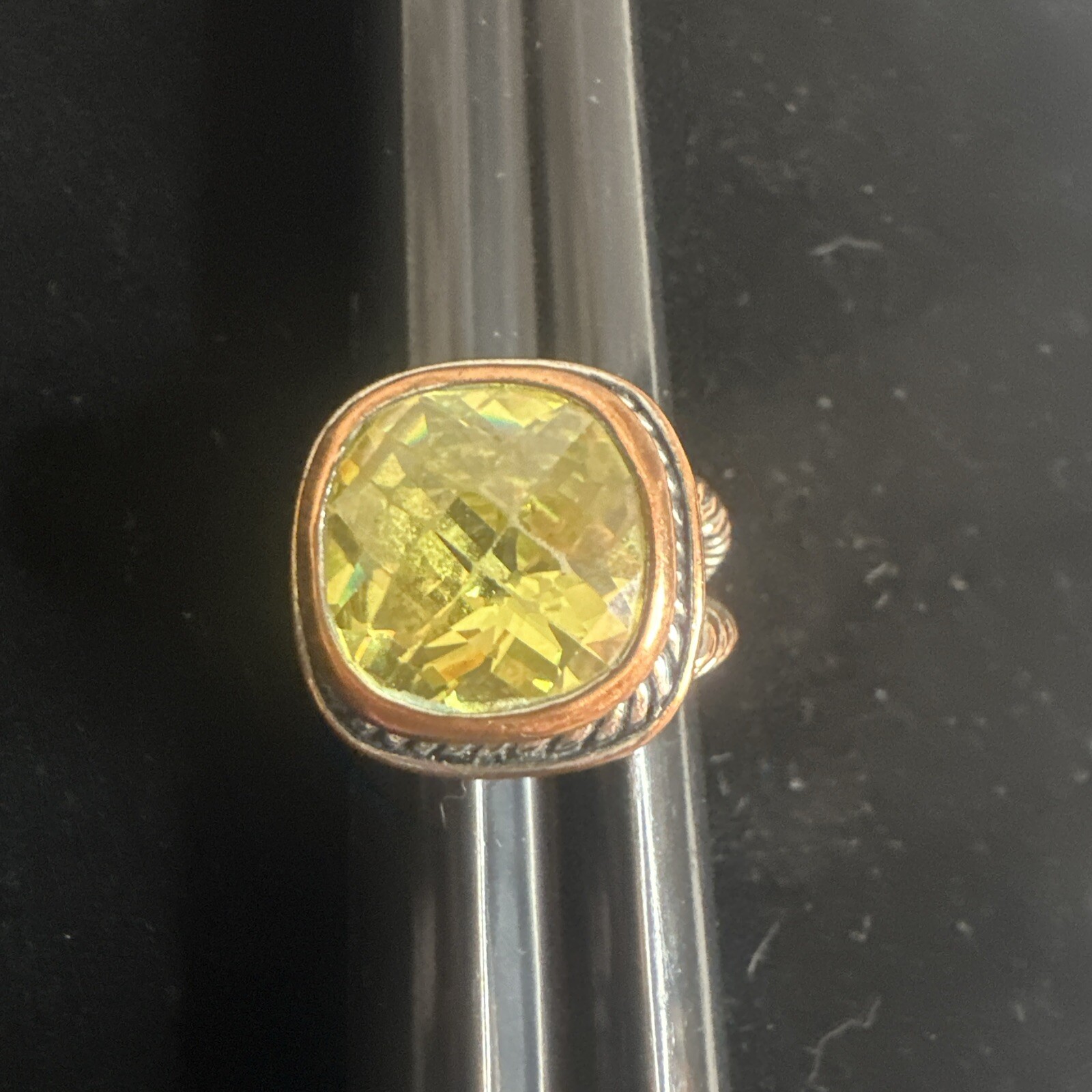 Vtg Chartreuse Fauceted Faux Citrine Rounded SQUARE Ring Sz 7.5” Brass Tone Read