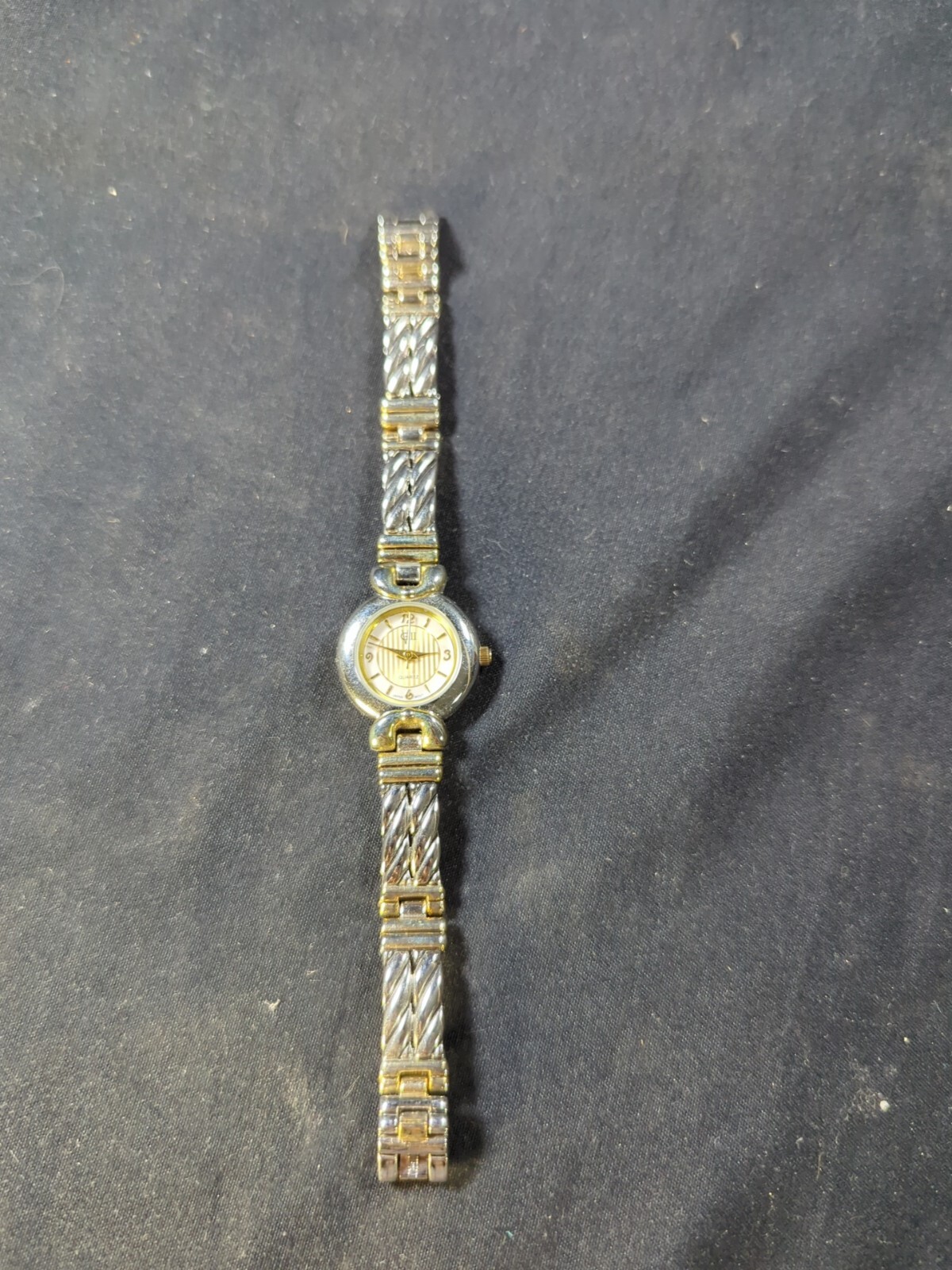 GVii Gold & SILVER womens watch Water Resistance Needs battery V377 2364QB