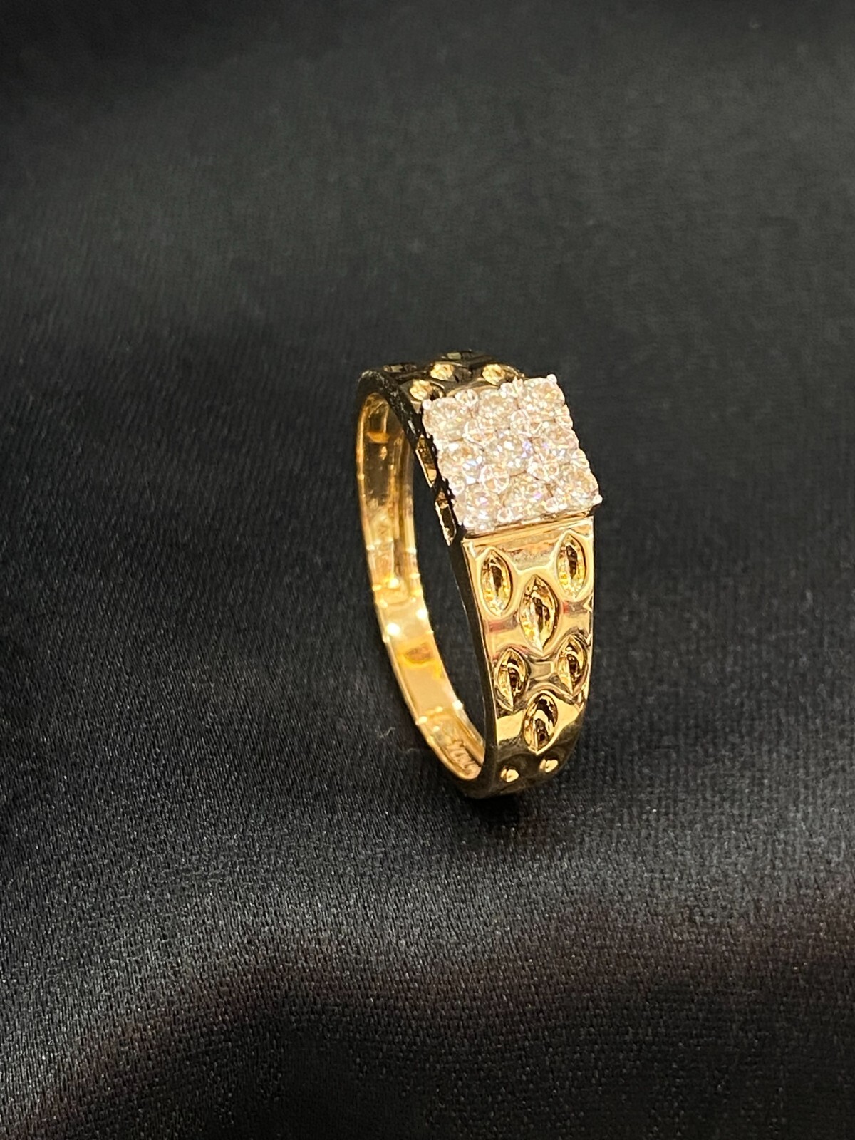 0.45 Cts F/VS1 Round Brilliant Cut Diamonds Men’s Three-Row Band Ring 18K Gold