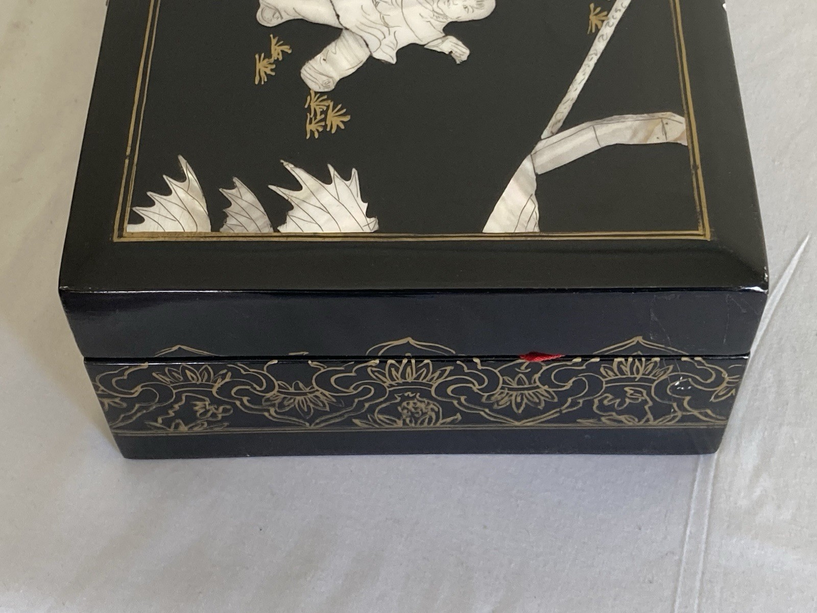 Mid Century Black Lacquer Asia MOP Inlaid Jewelry Box With Removable Tray