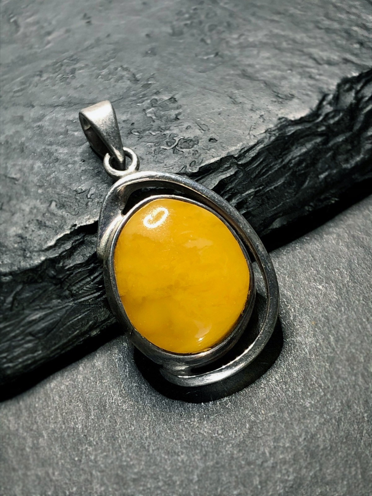 Vintage Natural EGG YOLK BUTTERSCOTCH BALTIC AMBER Sterling Silver Pendant