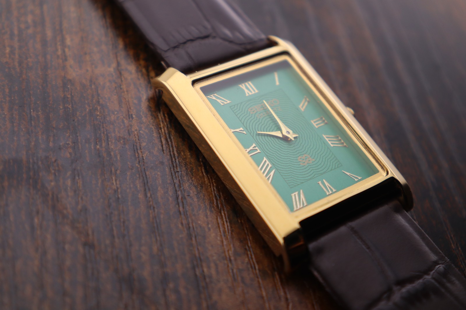 vintage Seiko Quartz Slim Tank Men Green Dial Dark Brown leather Dress Watch