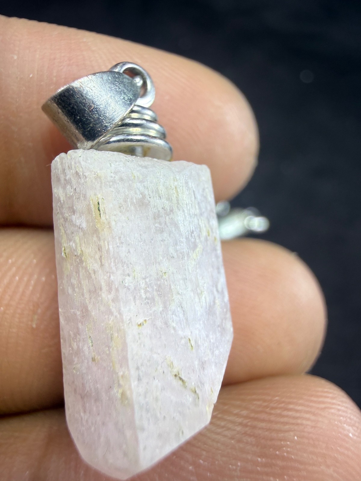 24pcs Natural Kunzite Crystal Point Pendants Bulk Lot Raw Spodumene Stick 114g