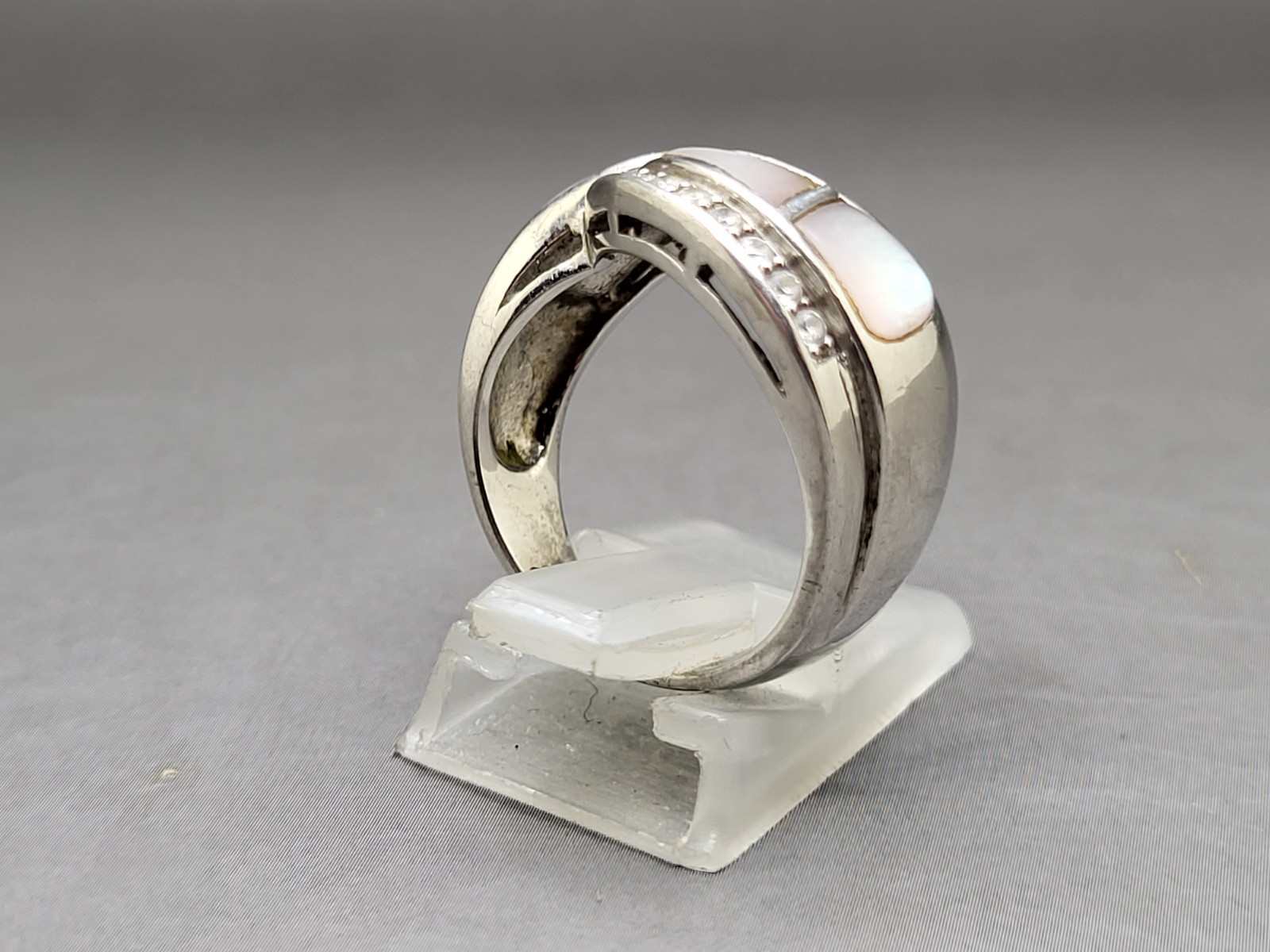 Womans JH Mother of Pearl Diamond Bypass Crossover Cocktail RIng Size 7