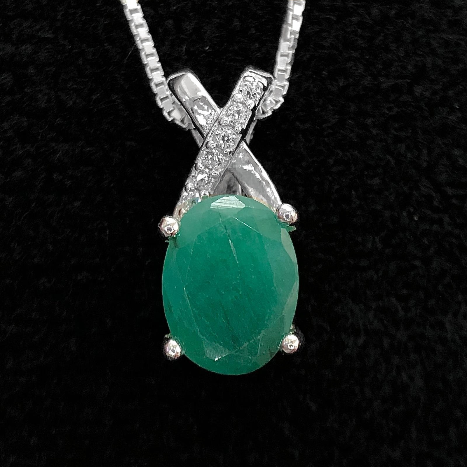 Natural Emerald Gemstone 925 Sterling Silver Pendant Oval Top Rich Green