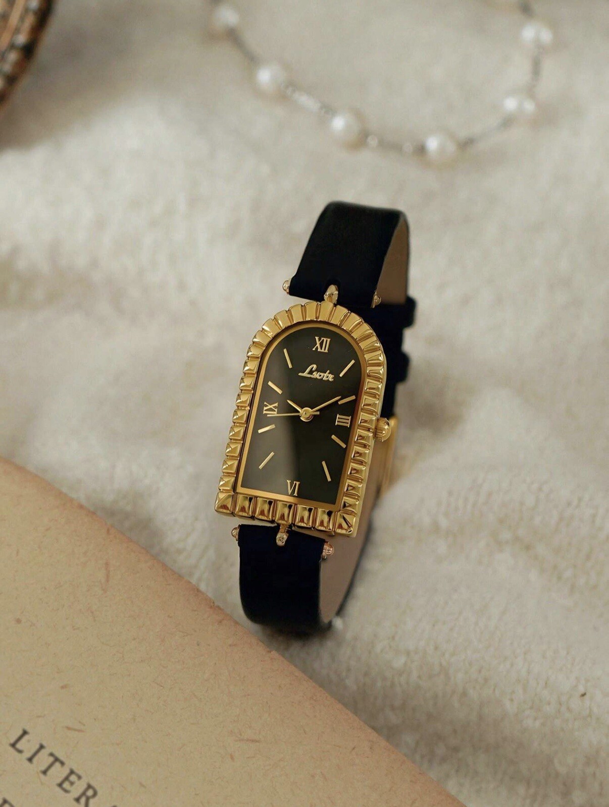 Women’s Elegant French Inspired Vintage Arch Bleach Leather Strap Retro Watch