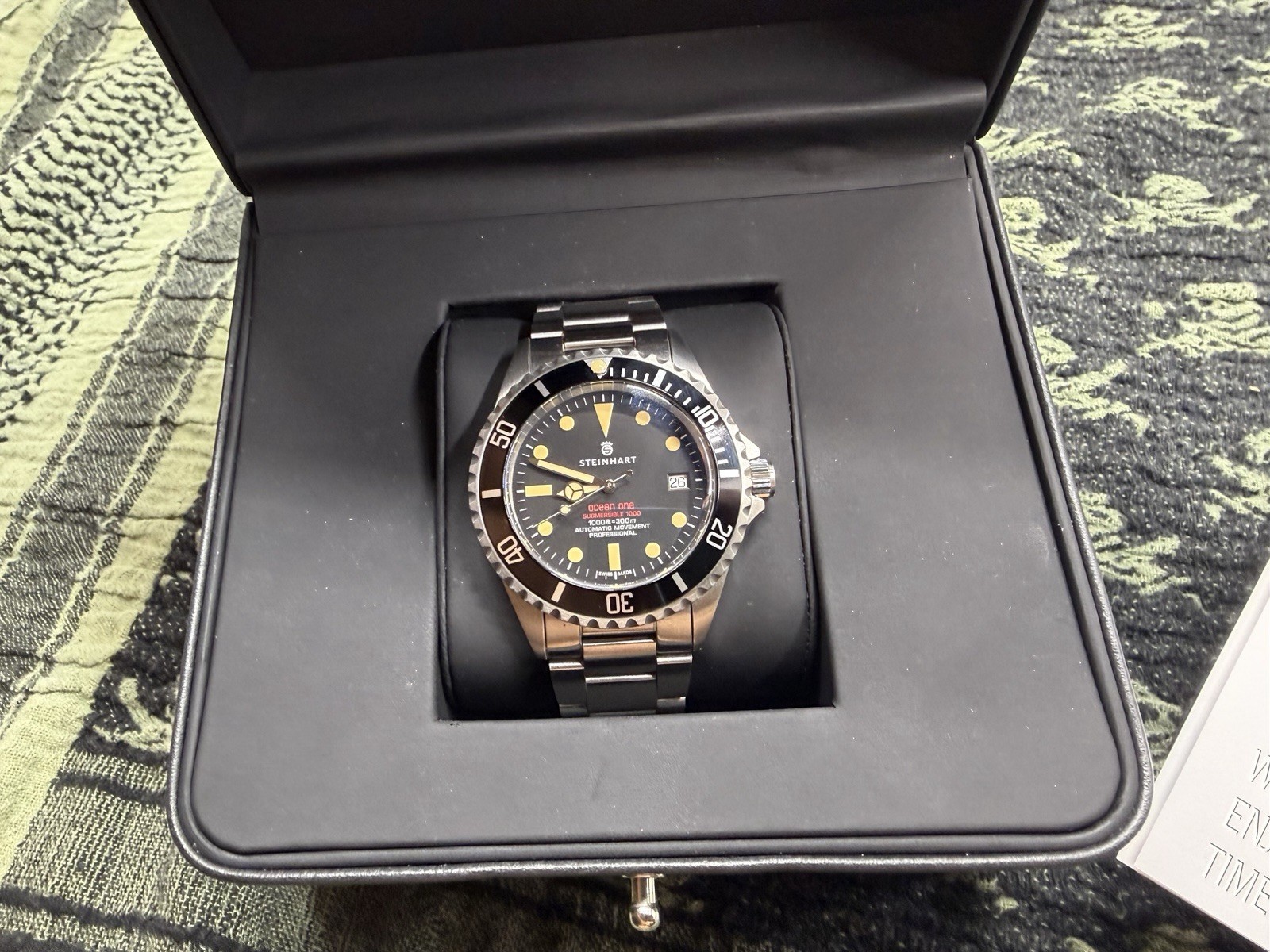Steinhart Ocean One Automatic Diver 300m “Vintage Red”