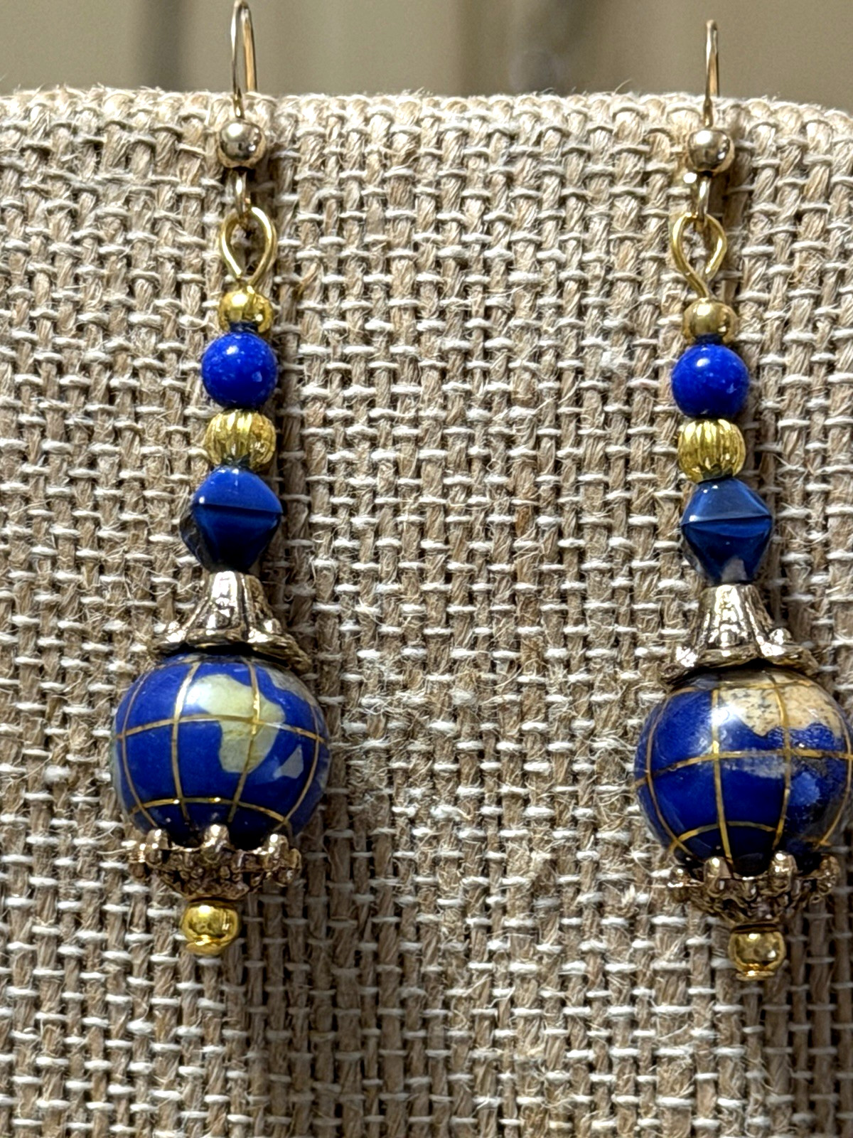 NEW ITEM*VTG. 12MM BLUE LAPIS GEMSTONE INTARSIA GLOBE EARRINGS-14K EAR WIRES-NEW