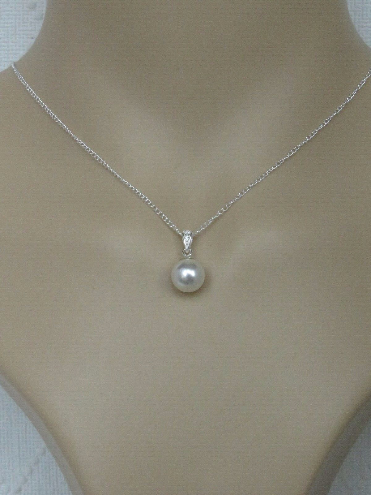 925 Sterling Silver Necklace Made With a Swarovski White Pearl Pendant (sa10.)
