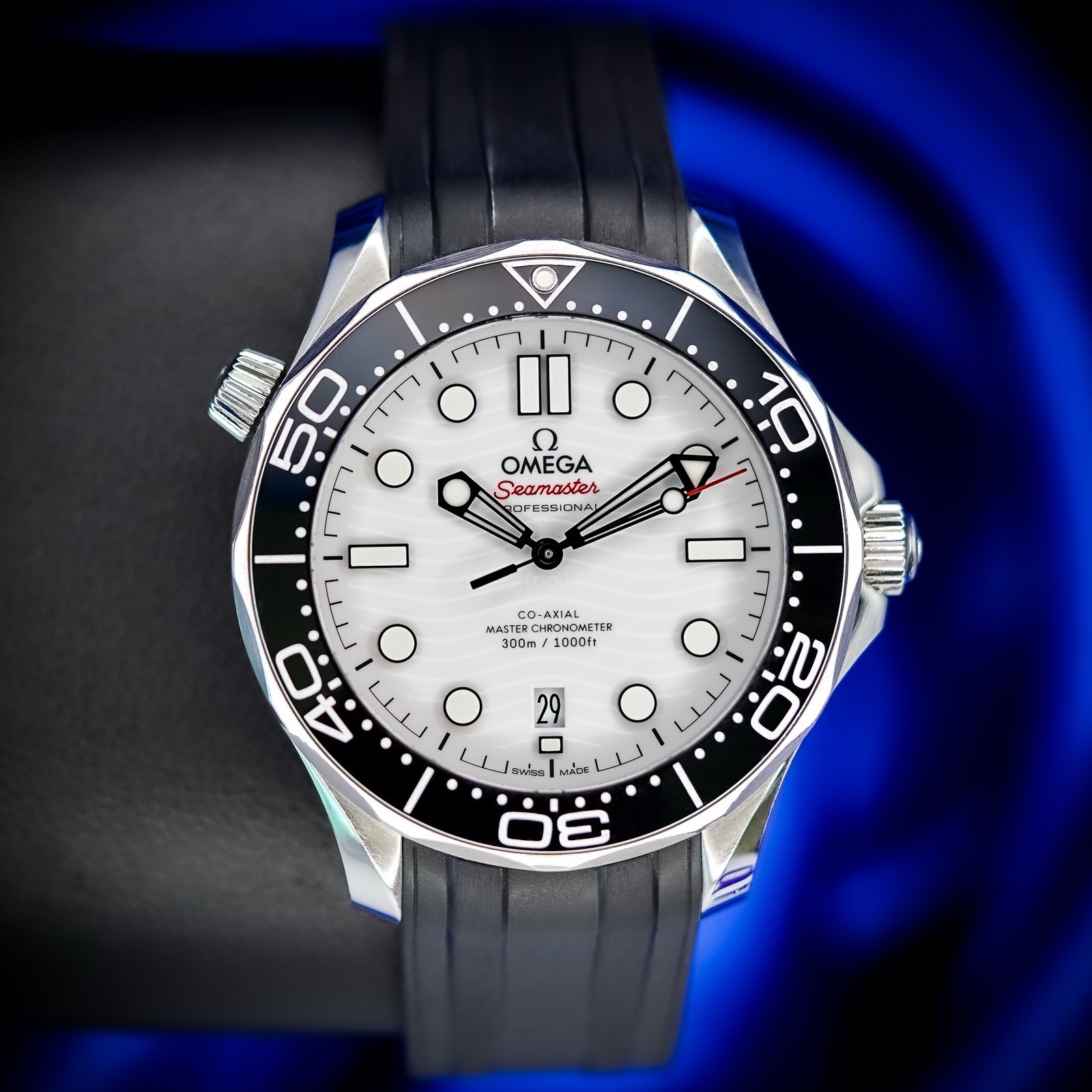 Omega Seamaster Diver 300M 210.32.42.20.04.001 42mm Steel White Dial Box Papers