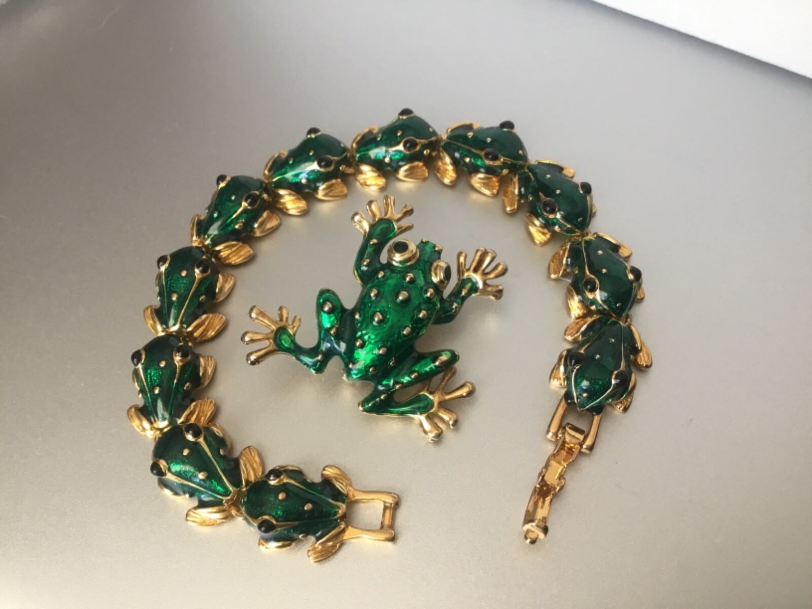 Frog Bracelet & Pin Set Gold Tone Emerald Green Enamel Fold Over Clasp