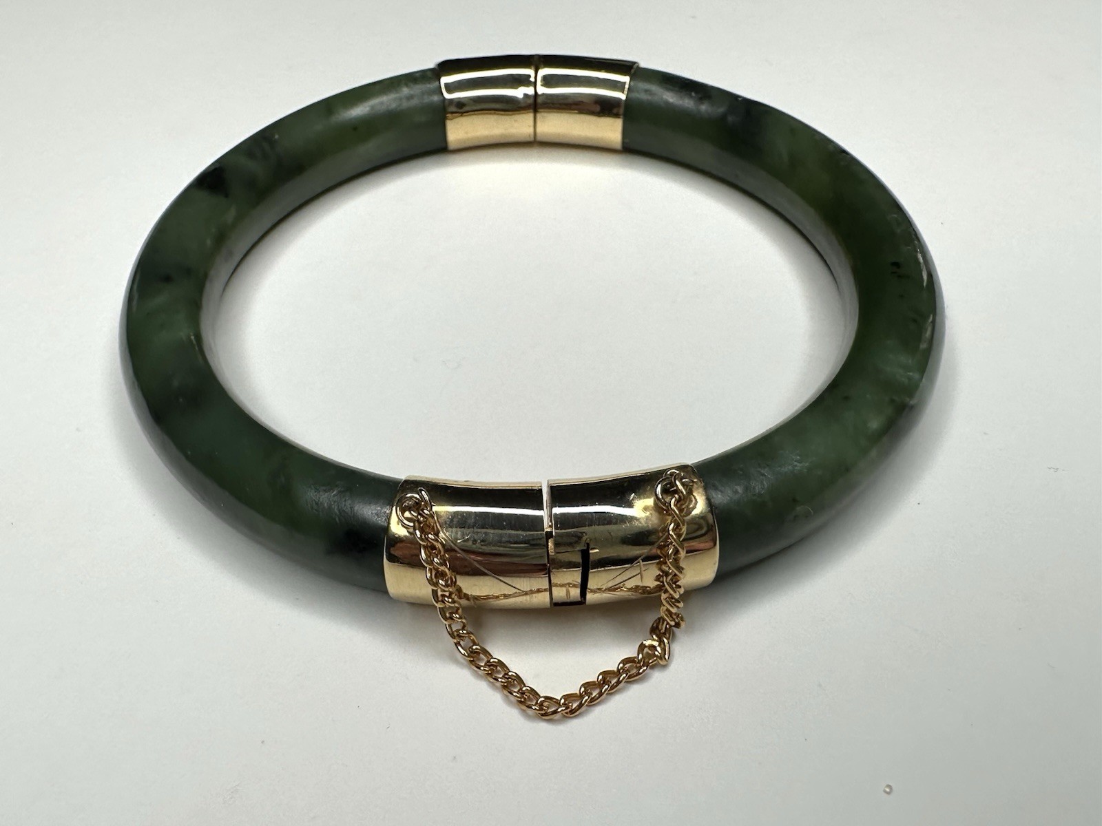 Vintage Green Nephrite Jade Hinged Gold Tone Bangle Bracelet w/ Push Lock /Chain