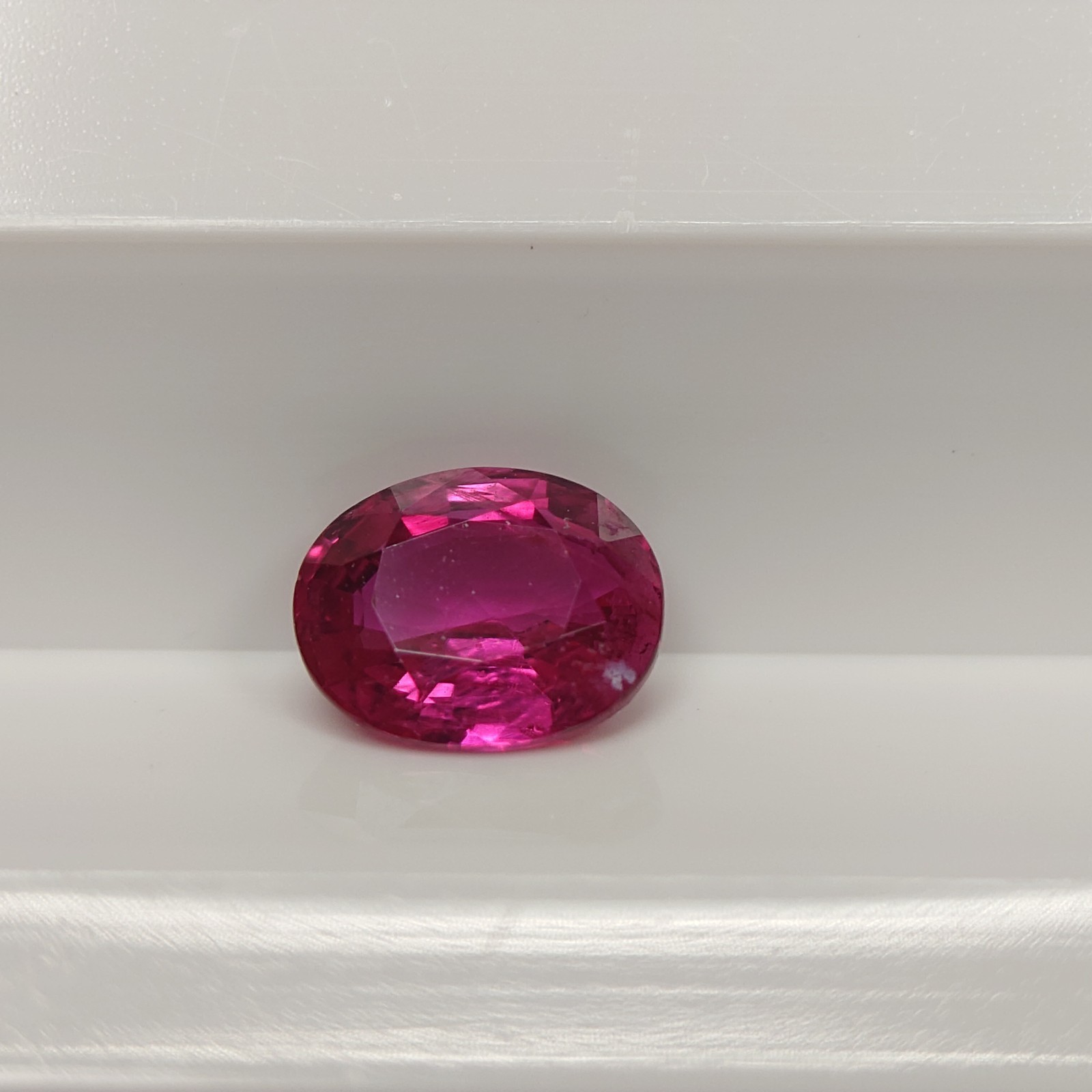 Natural Ruby 0.49 ct, approx. 5.1 mm x 4.0 mm x 2.2 mm, Jewelry Remover r0005