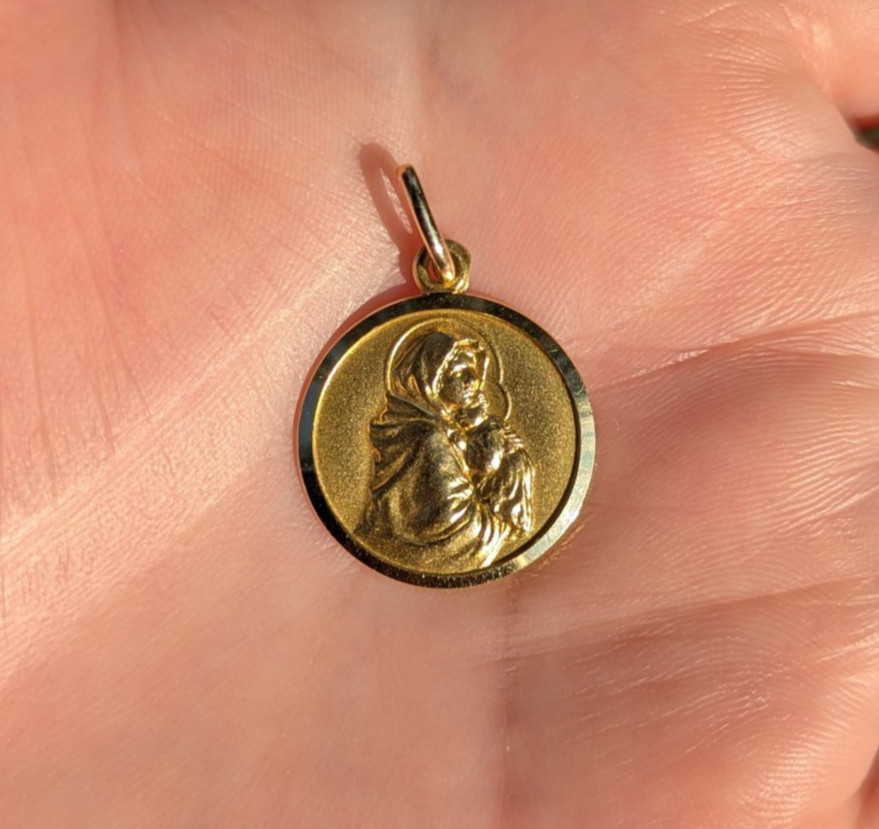 UNOAERRE 18K Gold Madonna & Child Pendant Virgin Mary Baby Jesus Italy 3.16g
