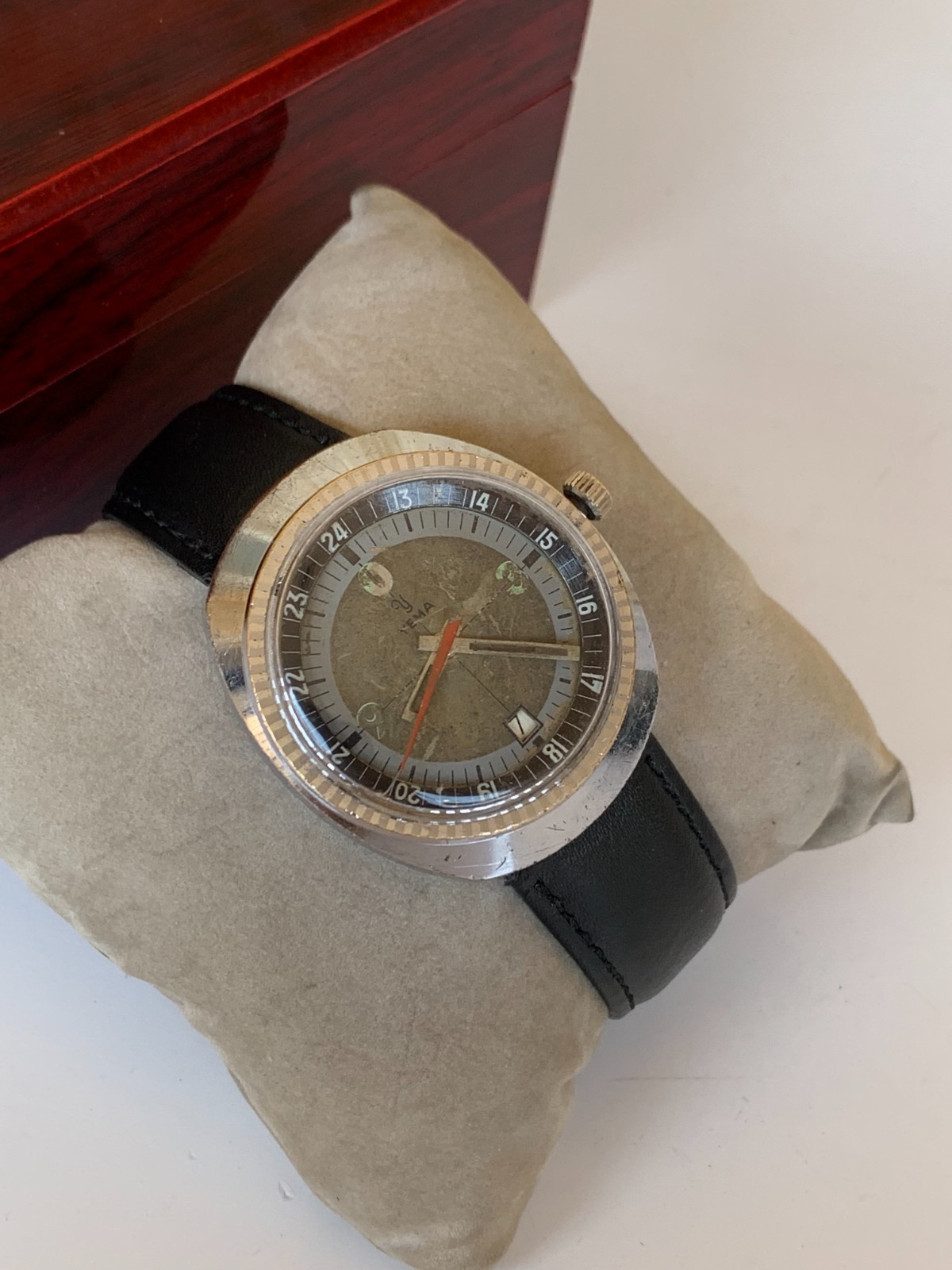 Vintage 1970s YEMA Sous-Marine Diver Watch 37mm Cushion Case Manual Wind Rare